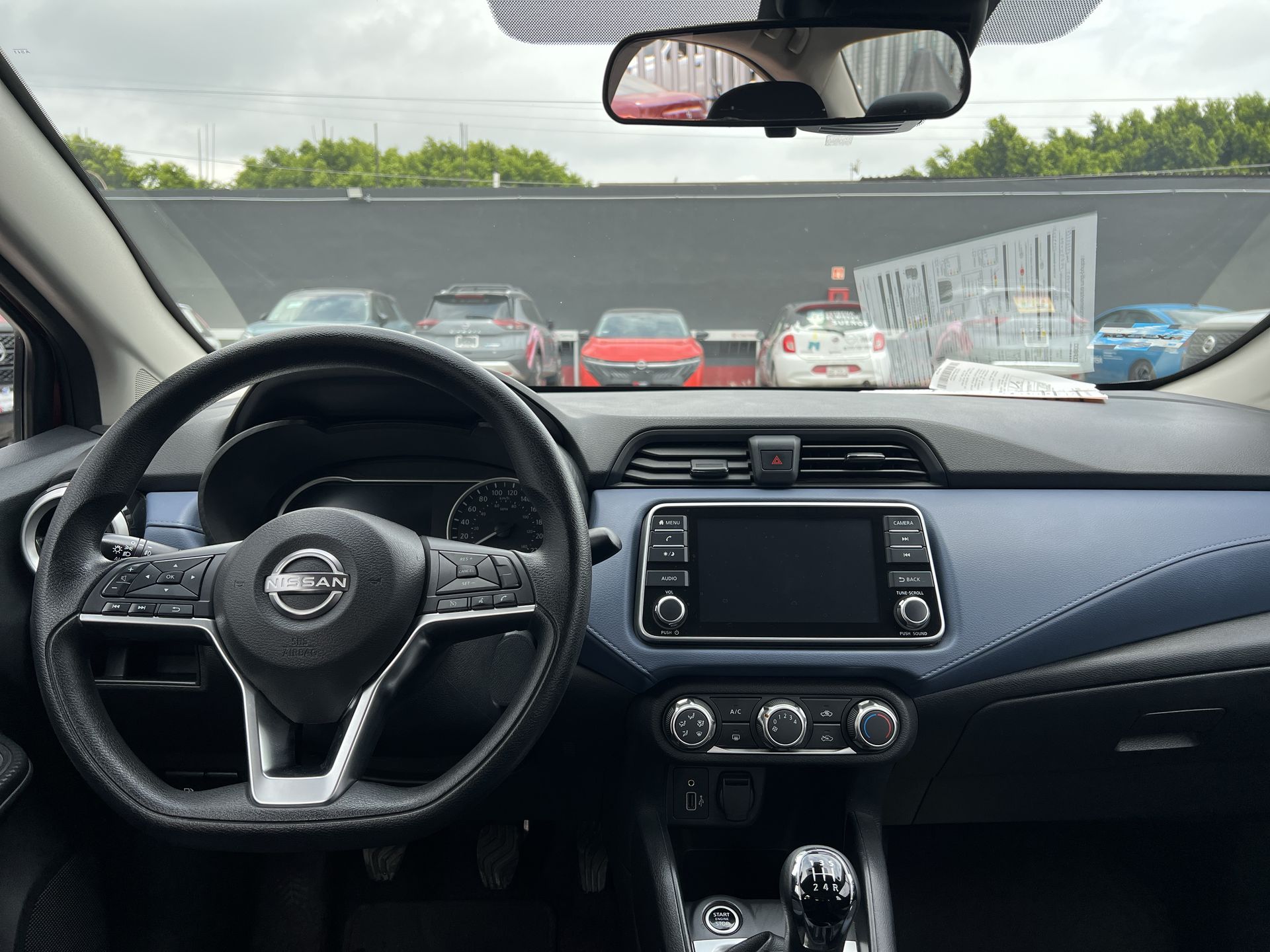 2023 Nissan Versa 4p Advance L4/1.6 Man