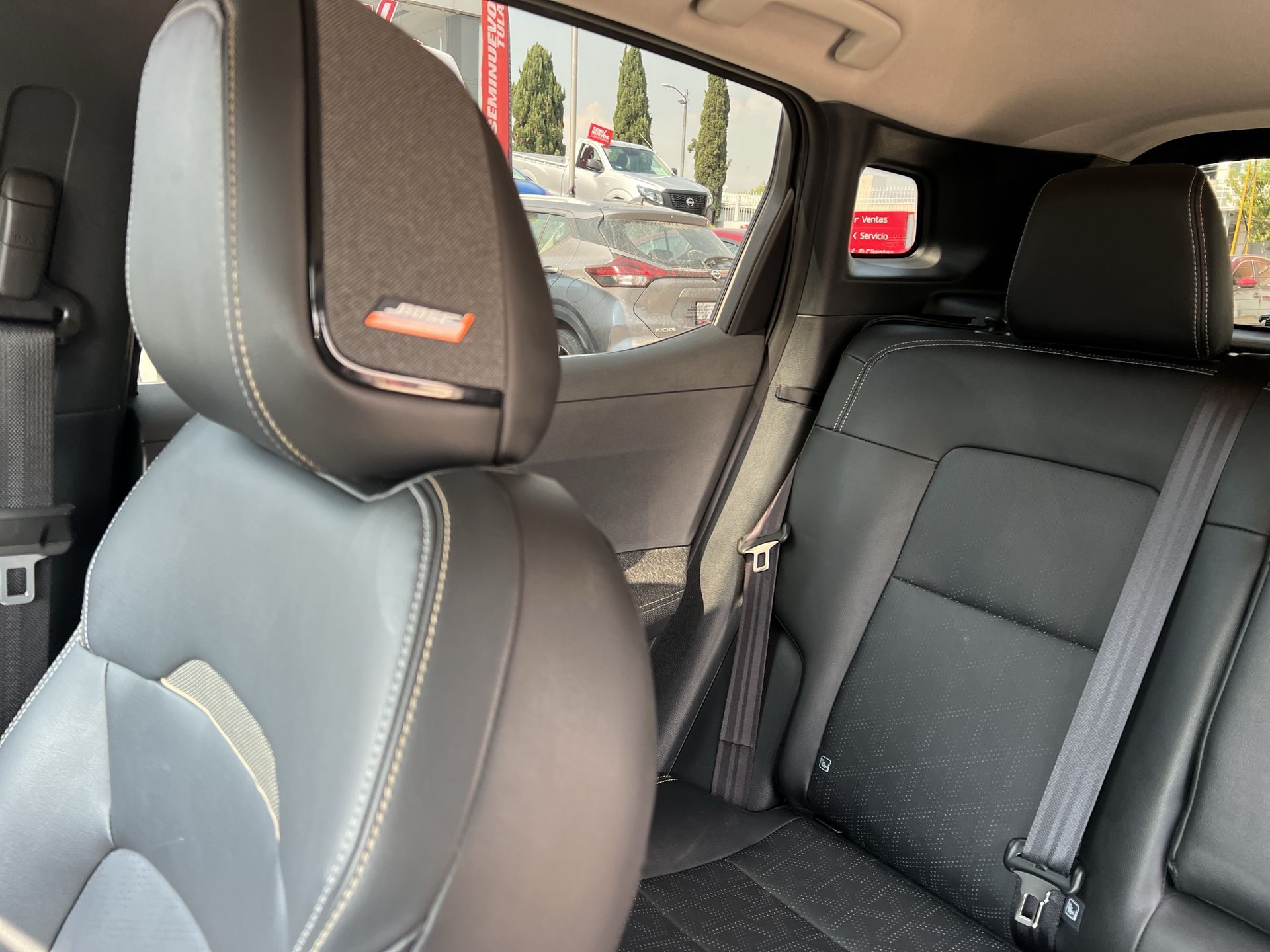 2025 Nissan Kicks PLATINUM 2.0 CVT