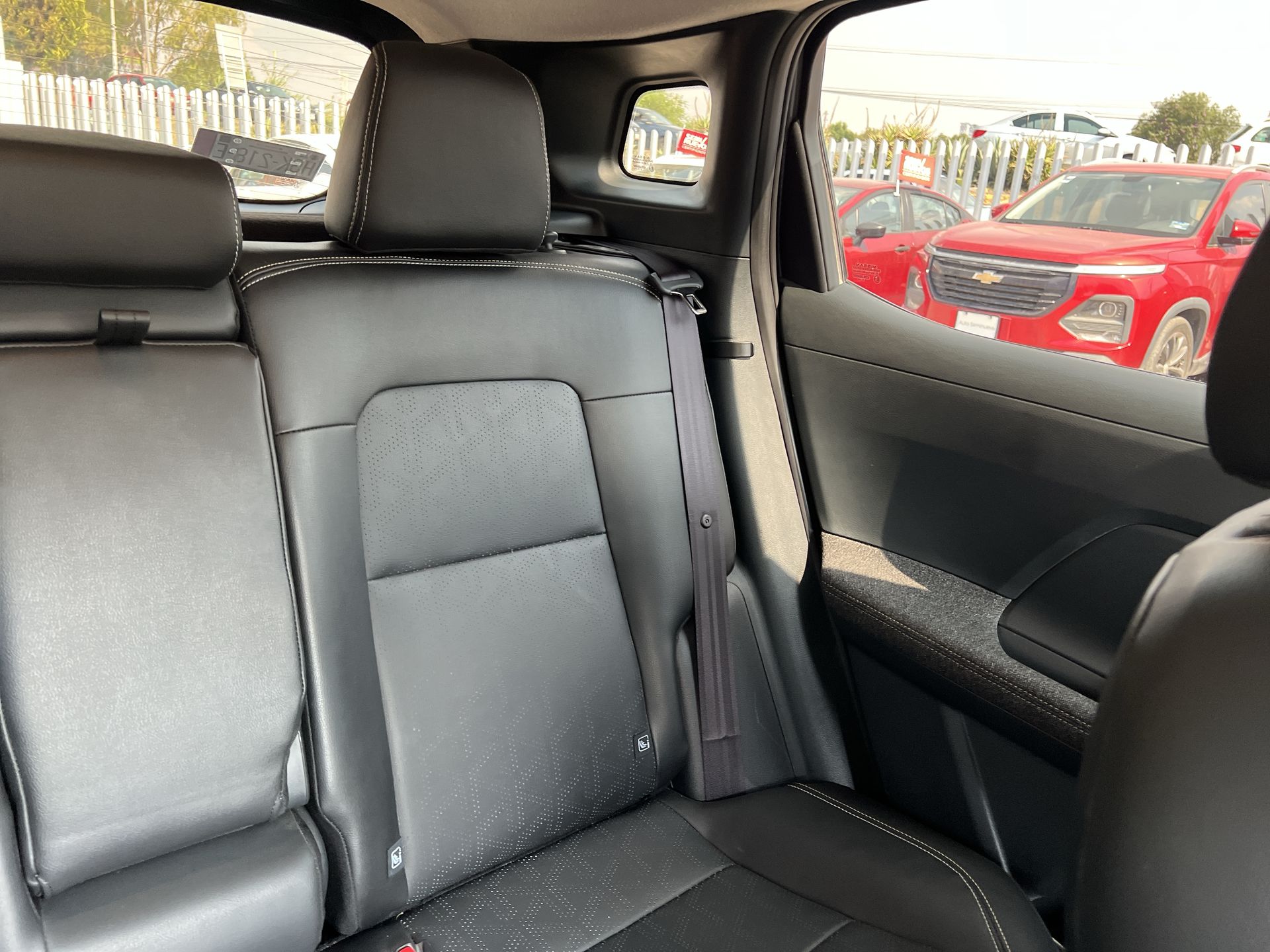 2025 Nissan Kicks PLATINUM 2.0 CVT