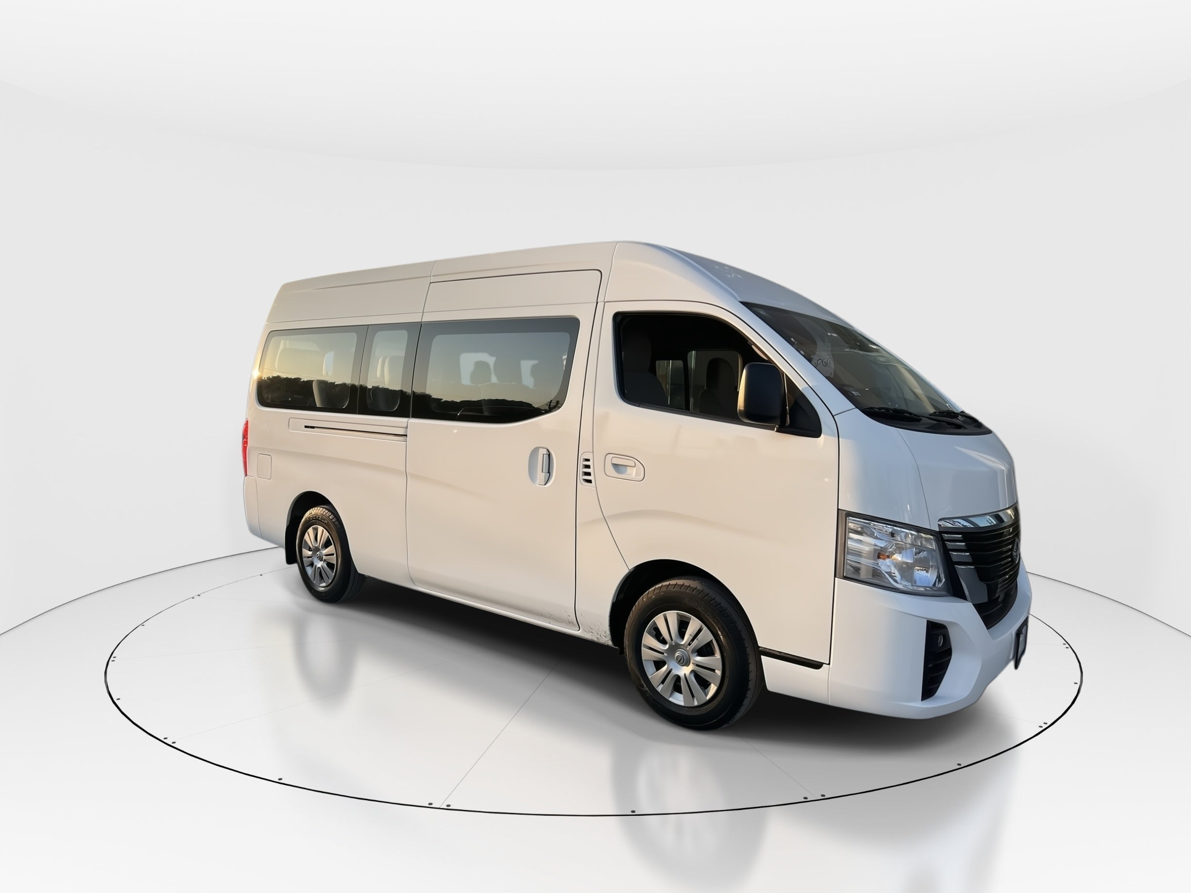 2024 Nissan Urvan 4p Amplia L4/2.5 Man 15/Pas P/Seg