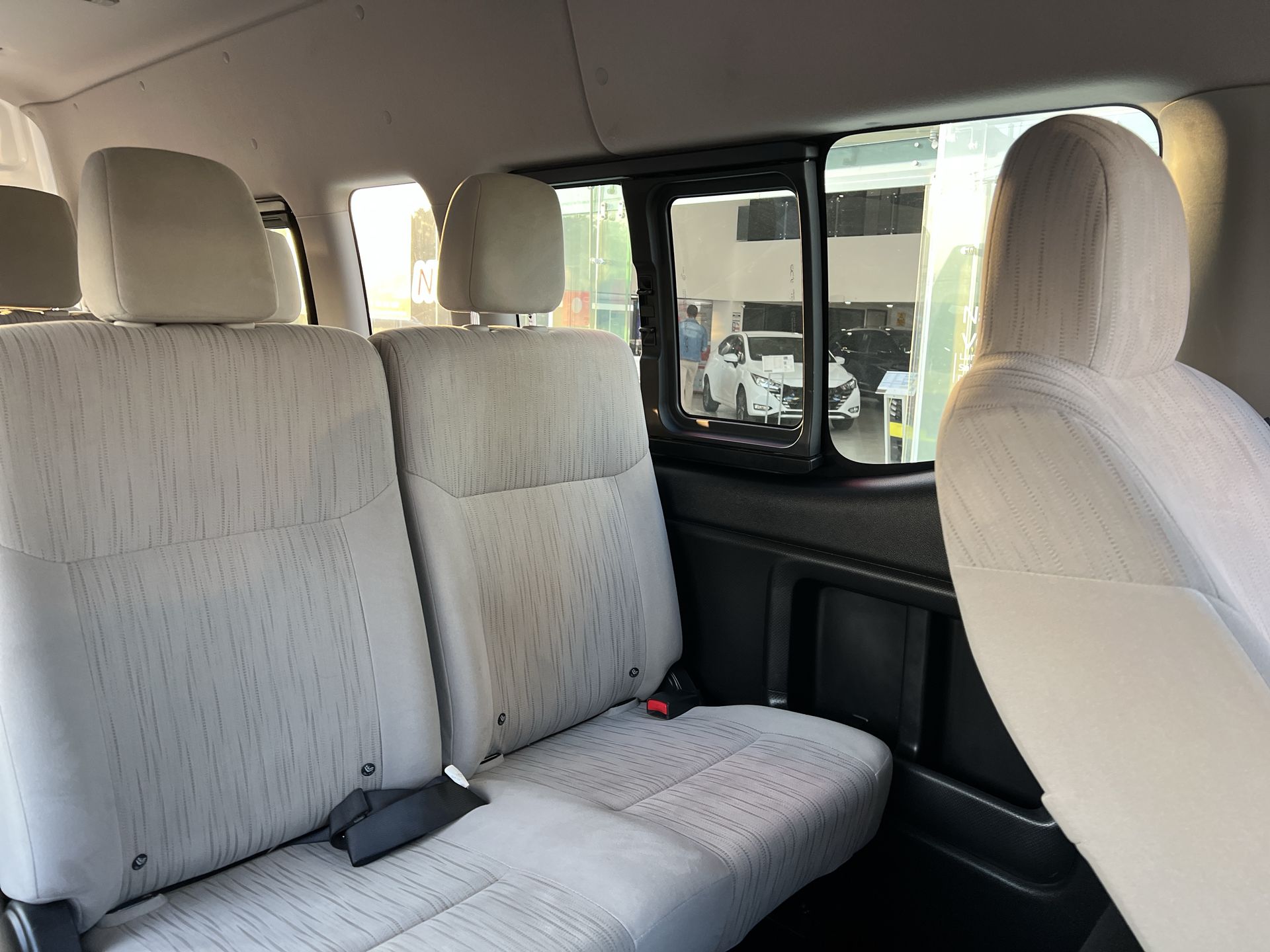 2024 Nissan Urvan 4p Amplia L4/2.5 Man 15/Pas P/Seg