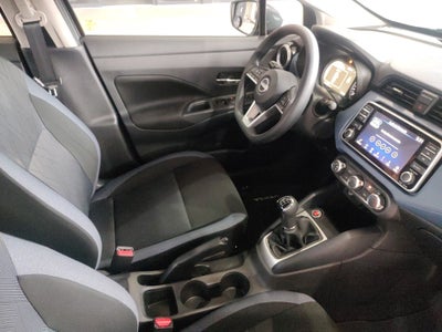 2025 Nissan Versa 4p Advance L4/1.6 Man