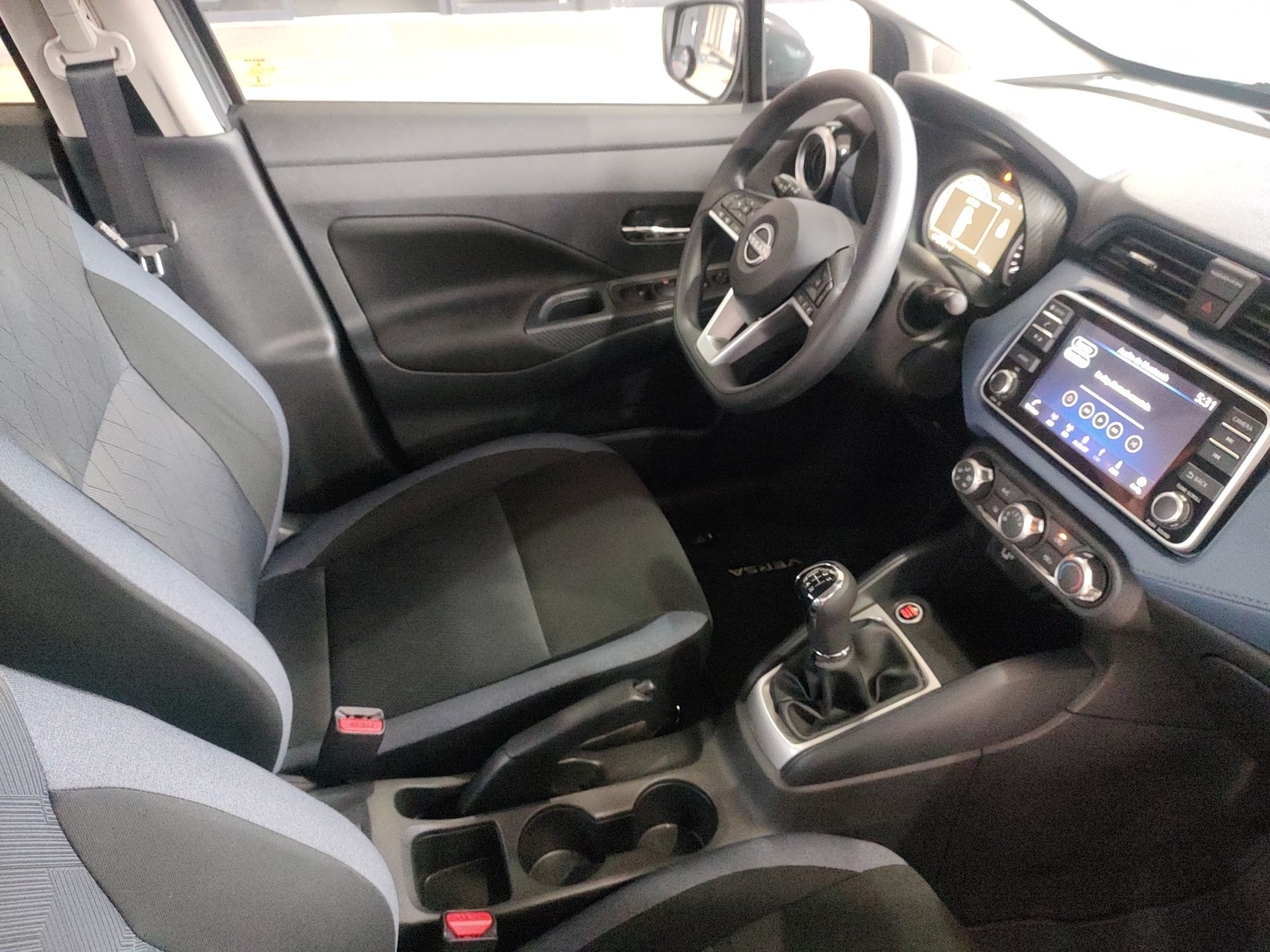 2025 Nissan Versa 4p Advance L4/1.6 Man
