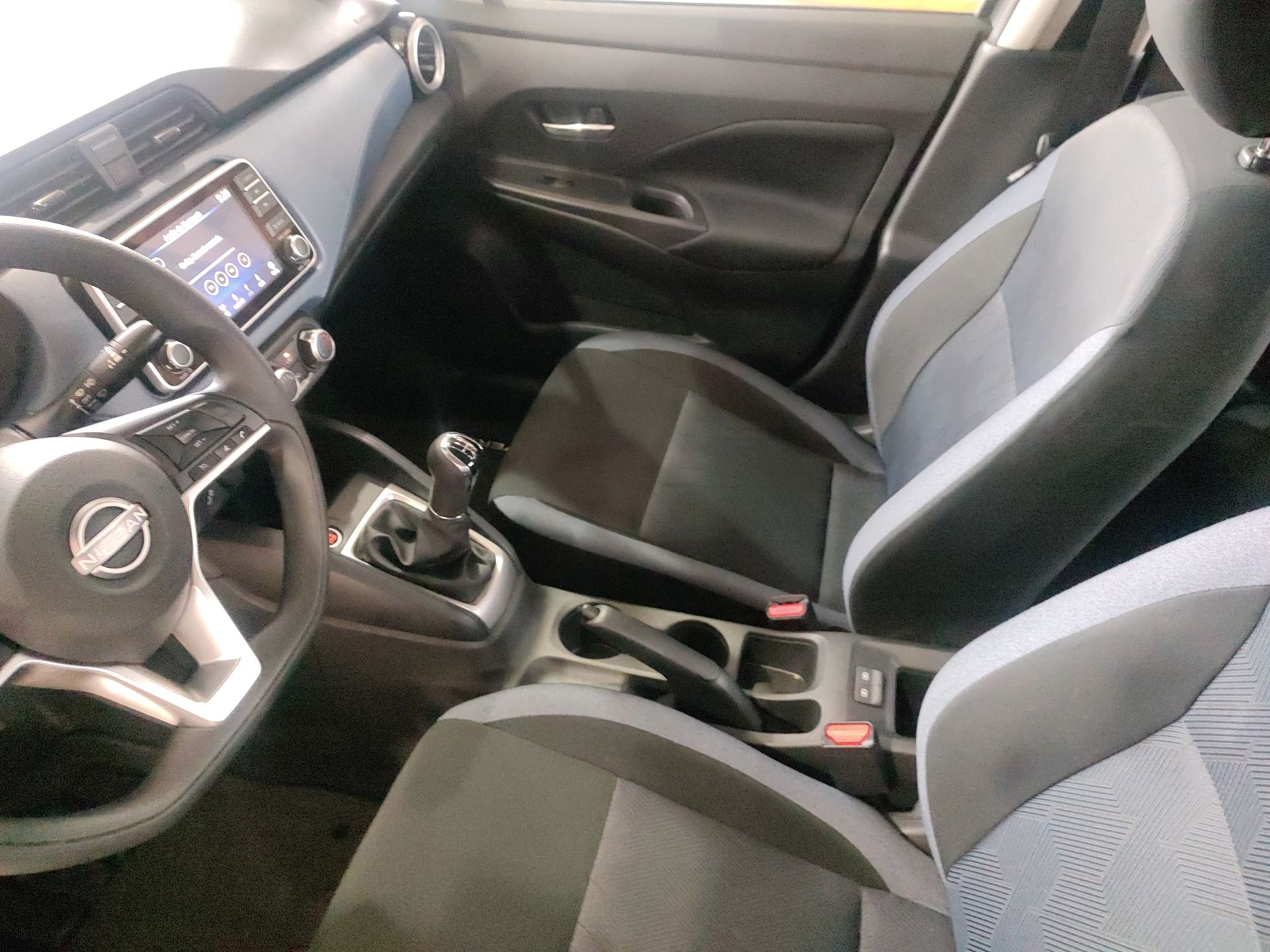 2025 Nissan Versa 4p Advance L4/1.6 Man
