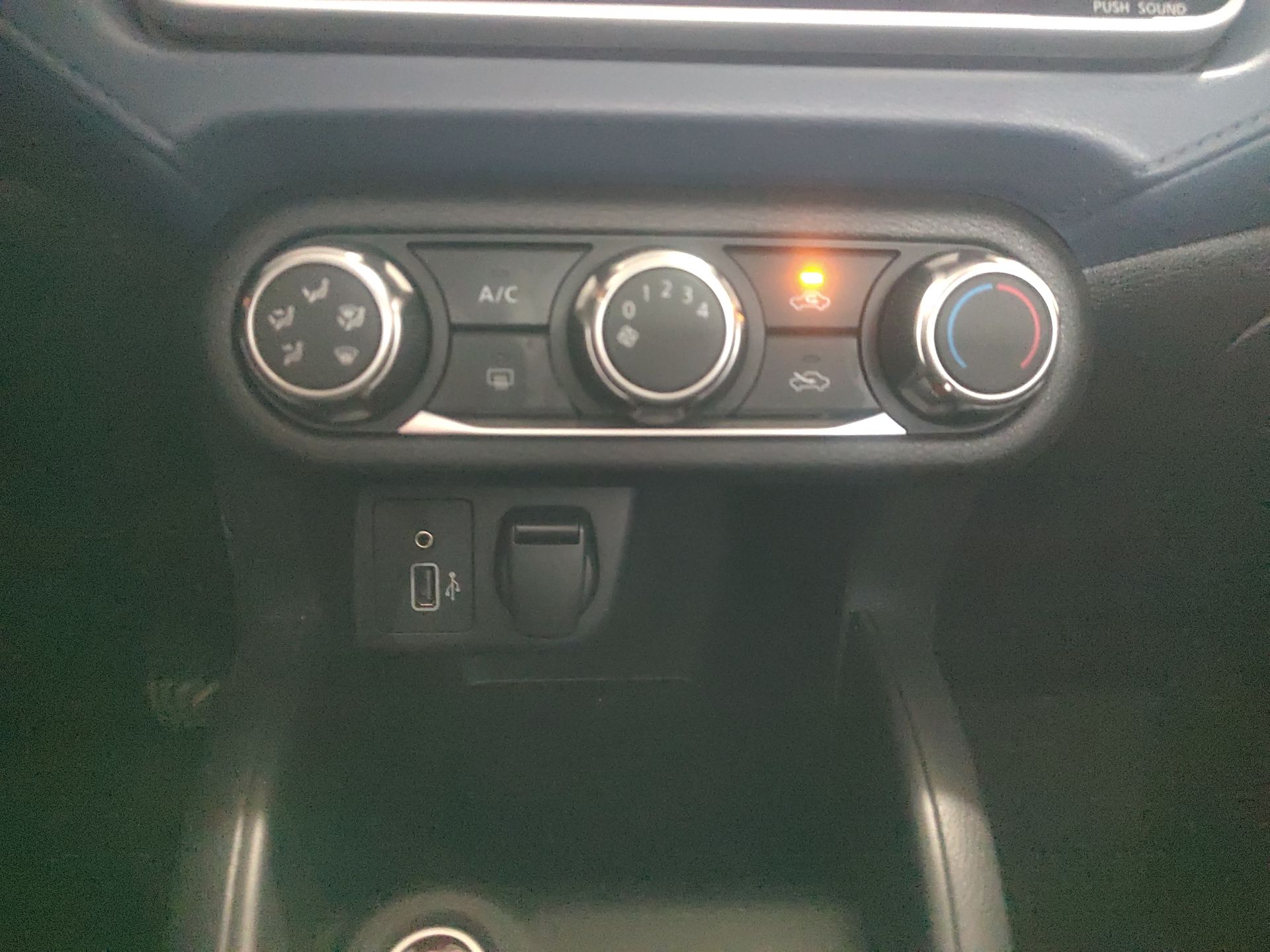 2025 Nissan Versa 4p Advance L4/1.6 Man