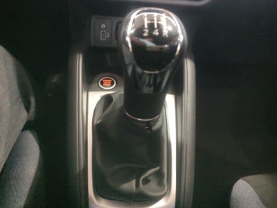 2025 Nissan Versa 4p Advance L4/1.6 Man