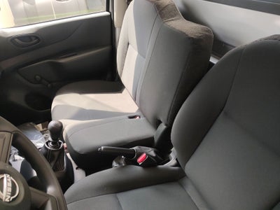 2026 Nissan Chasis Cabina NP300 2p L4/2.5 Man A/A VDC