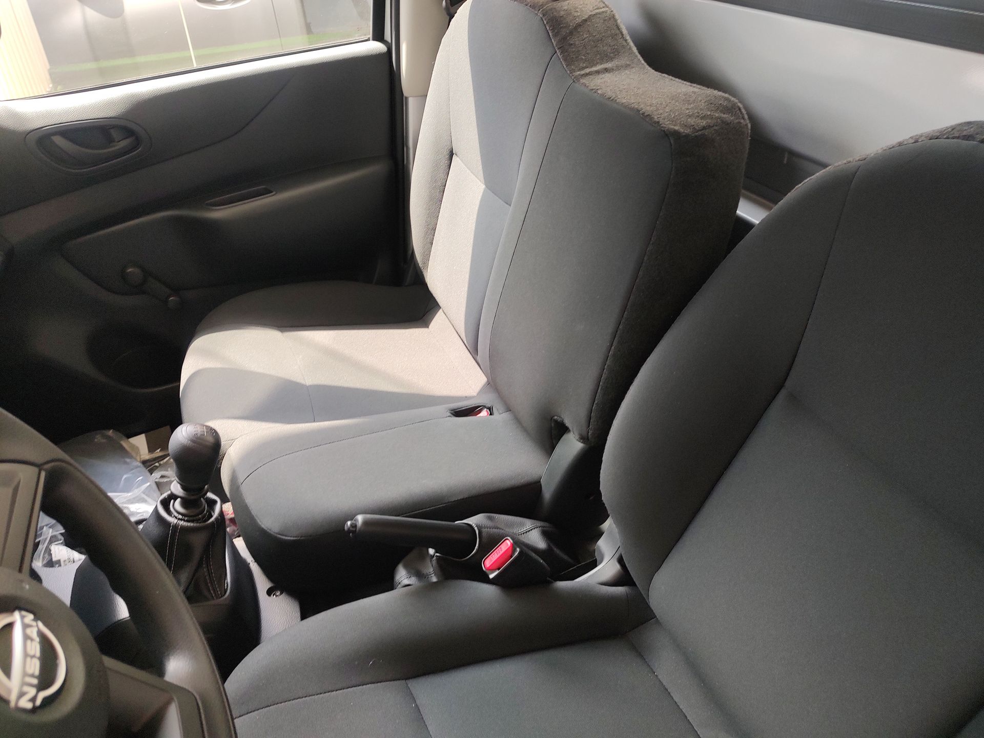 2026 Nissan Chasis Cabina NP300 2p L4/2.5 Man A/A VDC