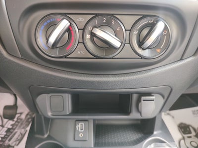 2026 Nissan Chasis Cabina NP300 2p L4/2.5 Man A/A VDC