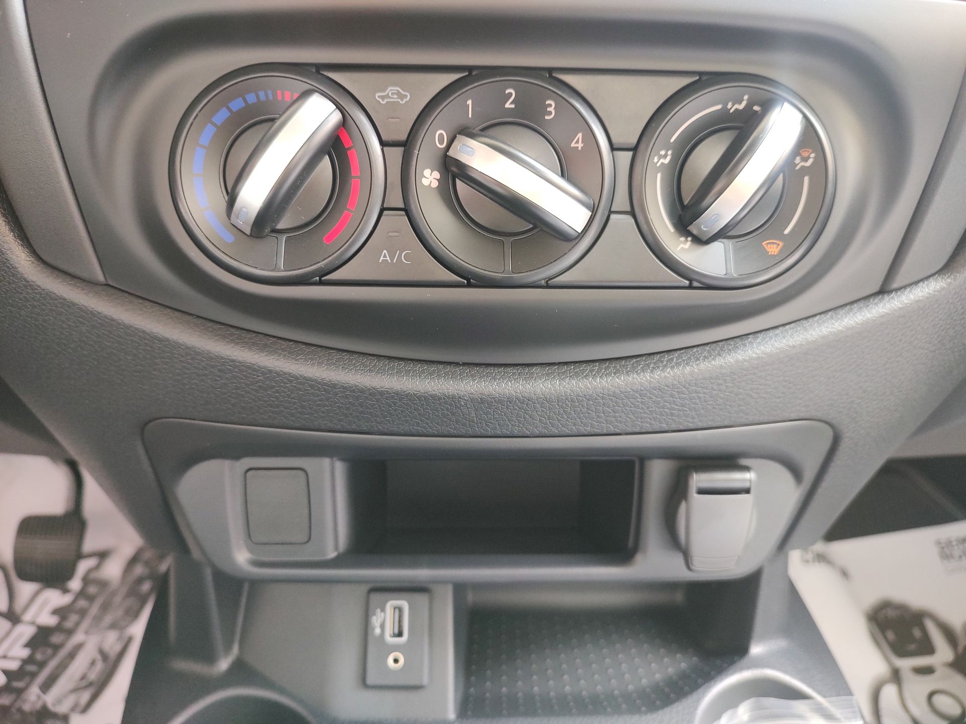 2026 Nissan Chasis Cabina NP300 2p L4/2.5 Man A/A VDC