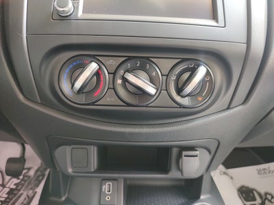 2026 Nissan Chasis Cabina NP300 2p L4/2.5 Man A/A VDC