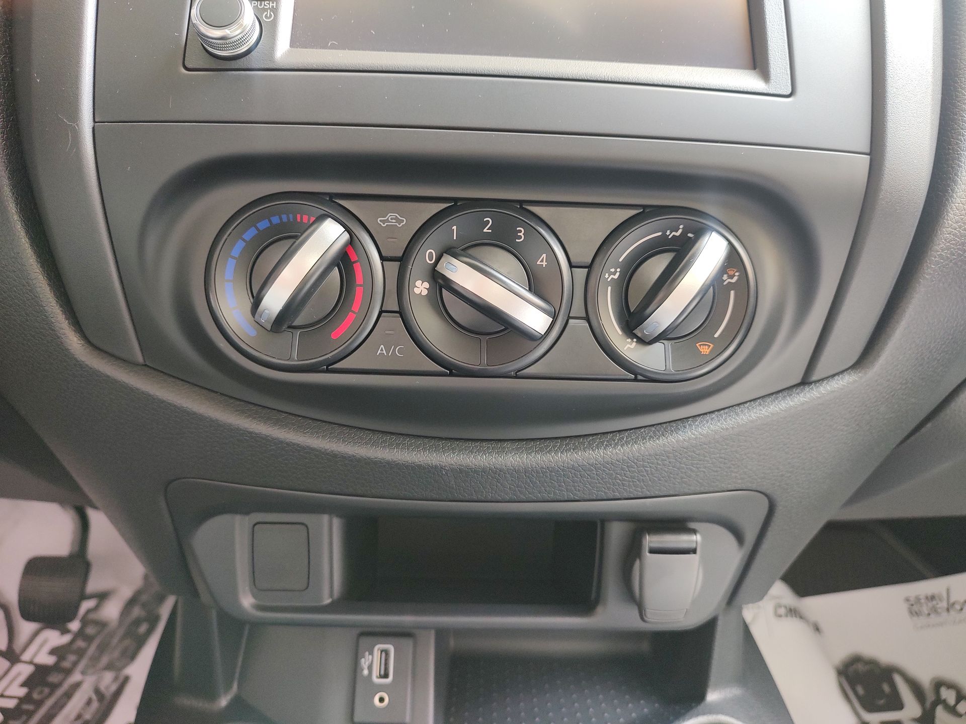 2026 Nissan Chasis Cabina NP300 2p L4/2.5 Man A/A VDC