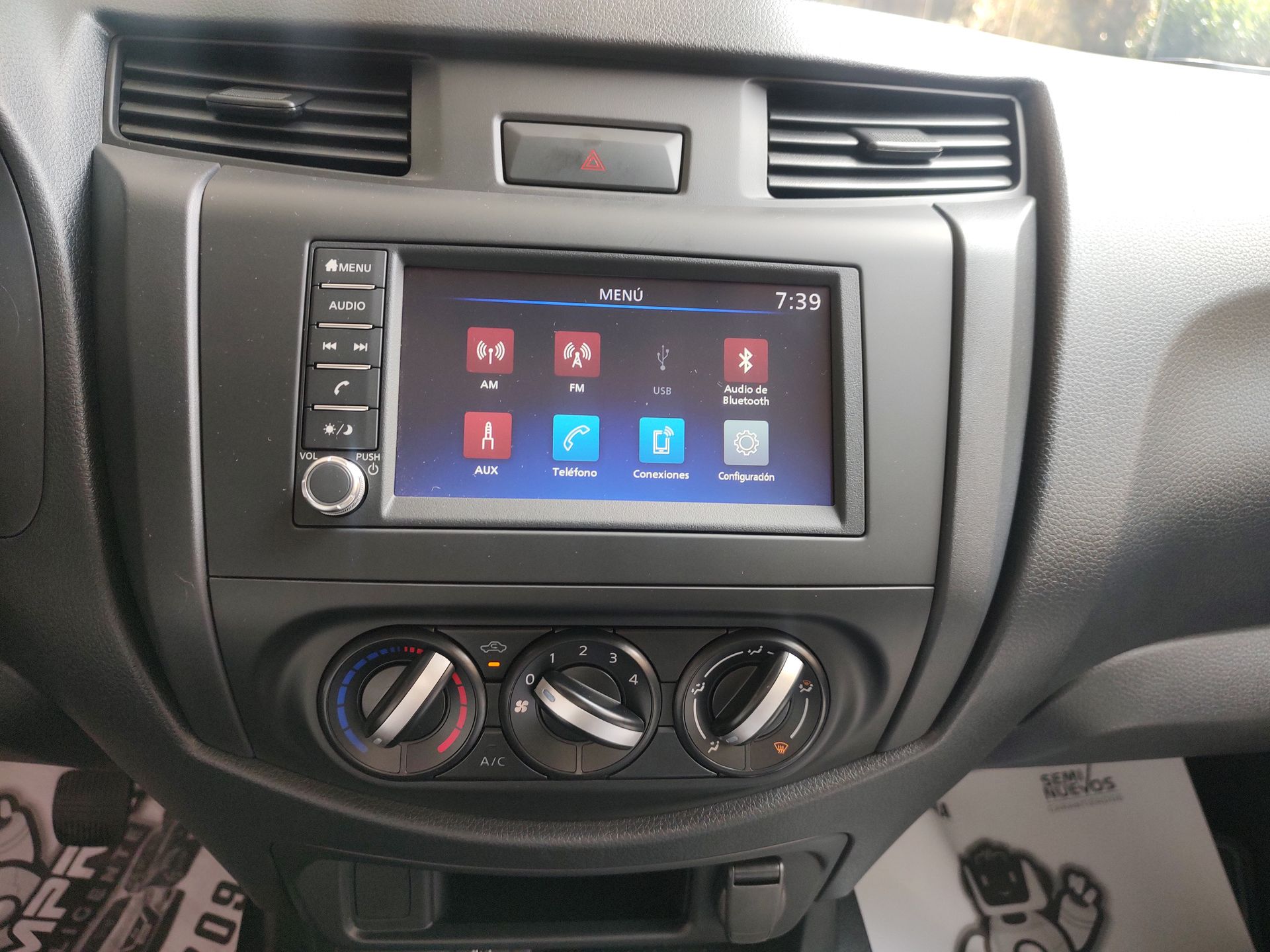 2026 Nissan Chasis Cabina NP300 2p L4/2.5 Man A/A VDC