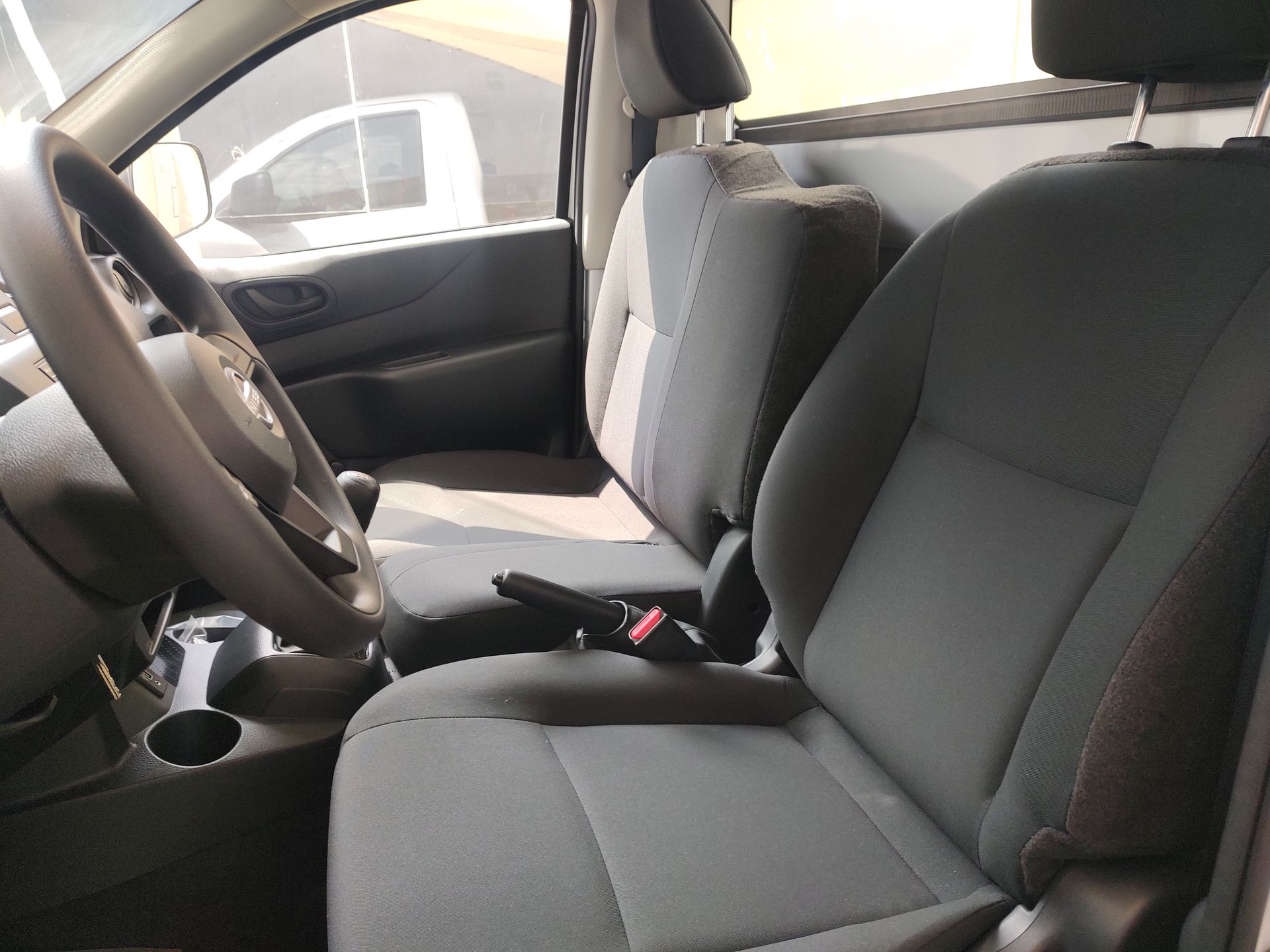 2026 Nissan Chasis Cabina NP300 2p L4/2.5 Man A/A VDC