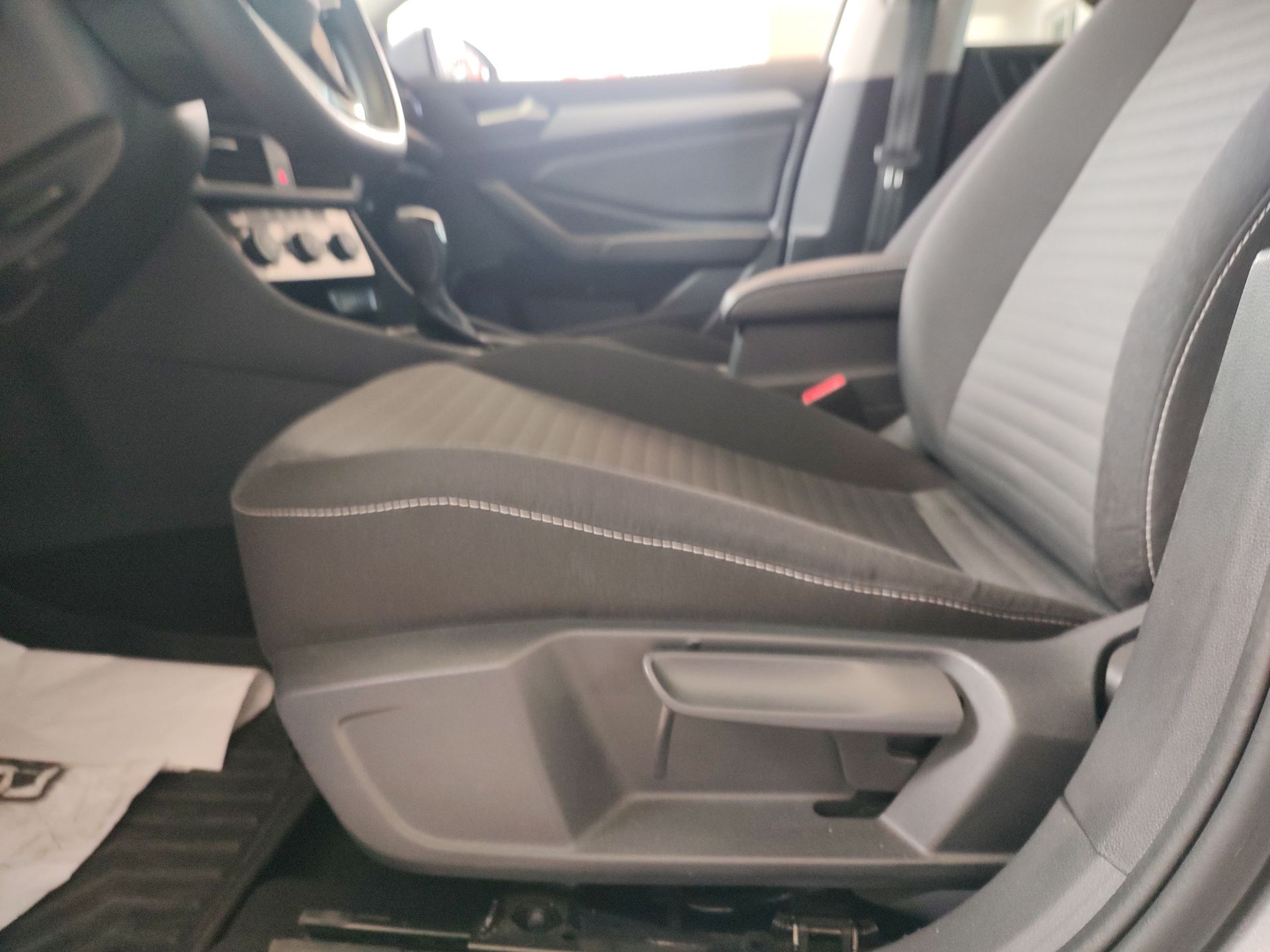 2025 Volkswagen Jetta 4p Trendline L4/1.4/T Aut