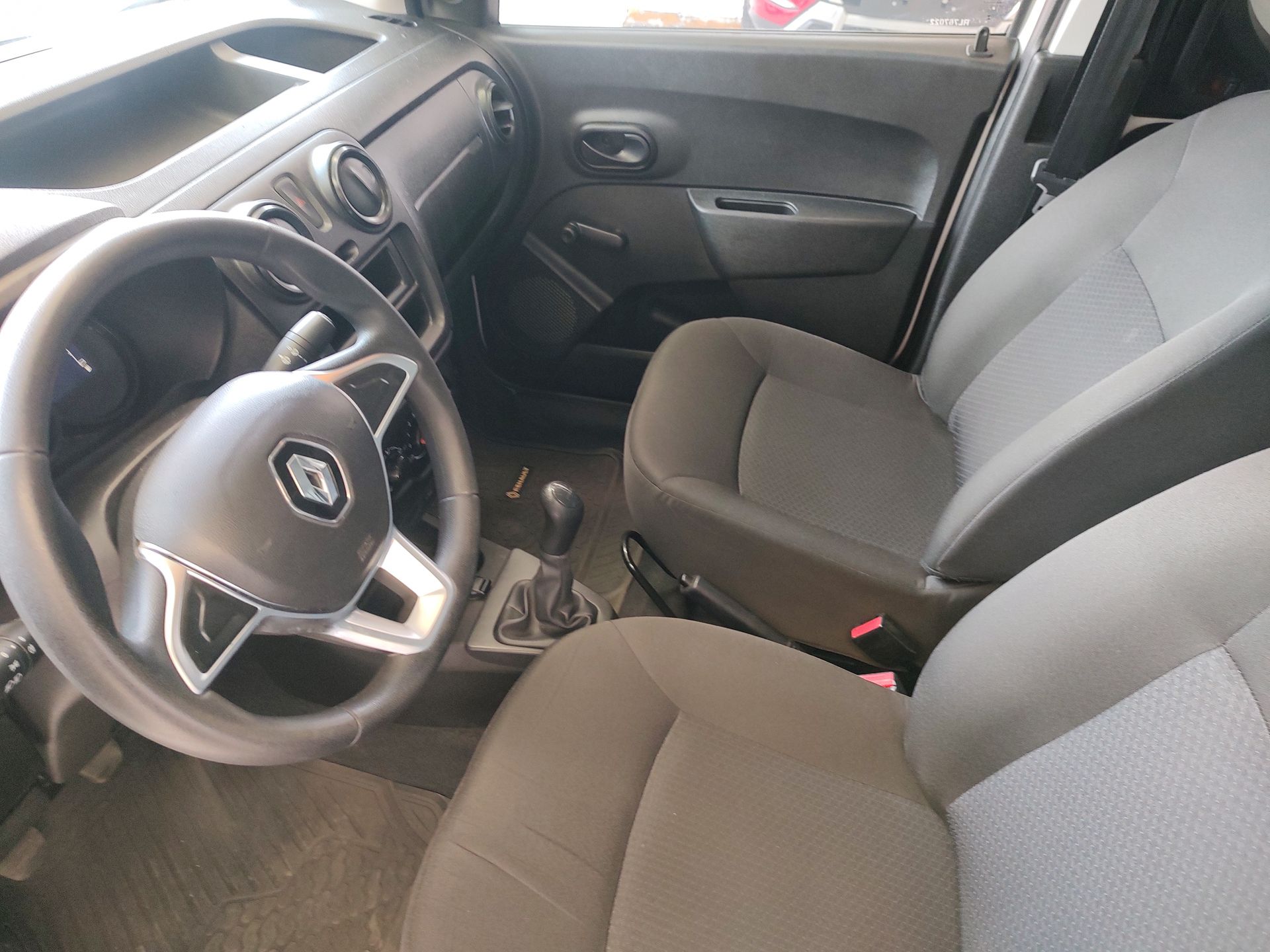 2024 Renault Kangoo 5p Intense L4/2.5 Man