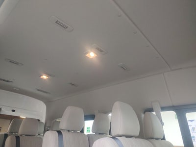 2026 Nissan Urvan 4p Amplia L4/2.5 Man Ventanas