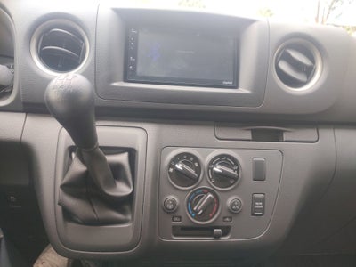2026 Nissan Urvan 4p Amplia L4/2.5 Man Ventanas