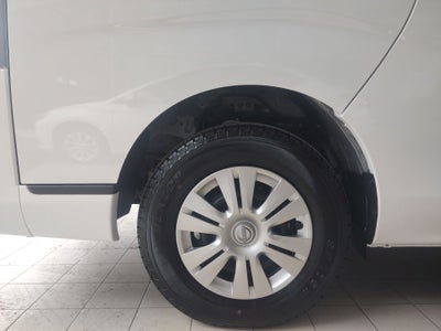 2026 Nissan Urvan 4p Amplia L4/2.5 Man Ventanas
