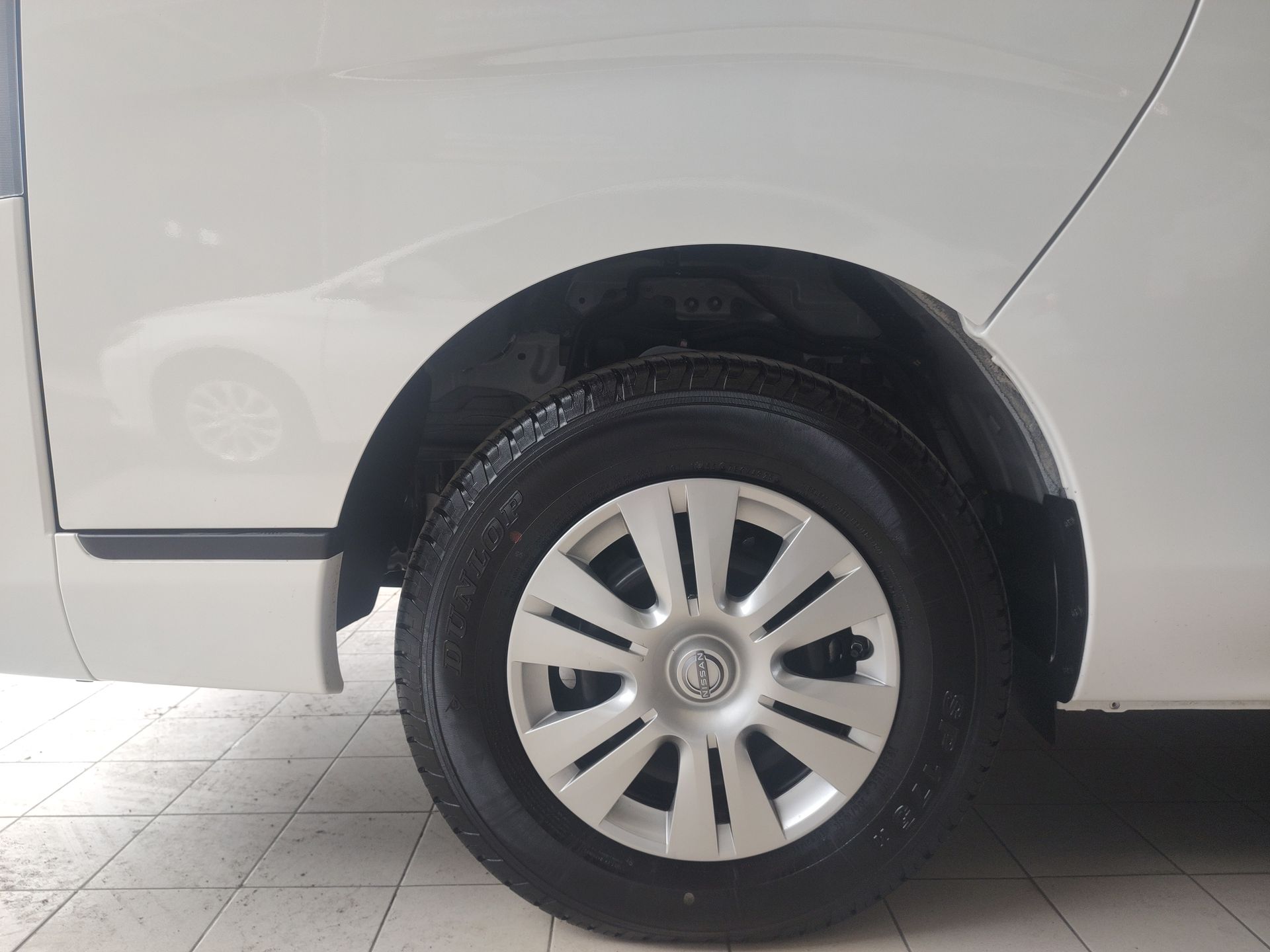 2026 Nissan Urvan 4p Amplia L4/2.5 Man Ventanas