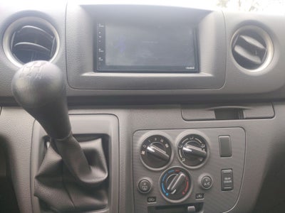 2026 Nissan Urvan 4p Amplia L4/2.5 Man Ventanas