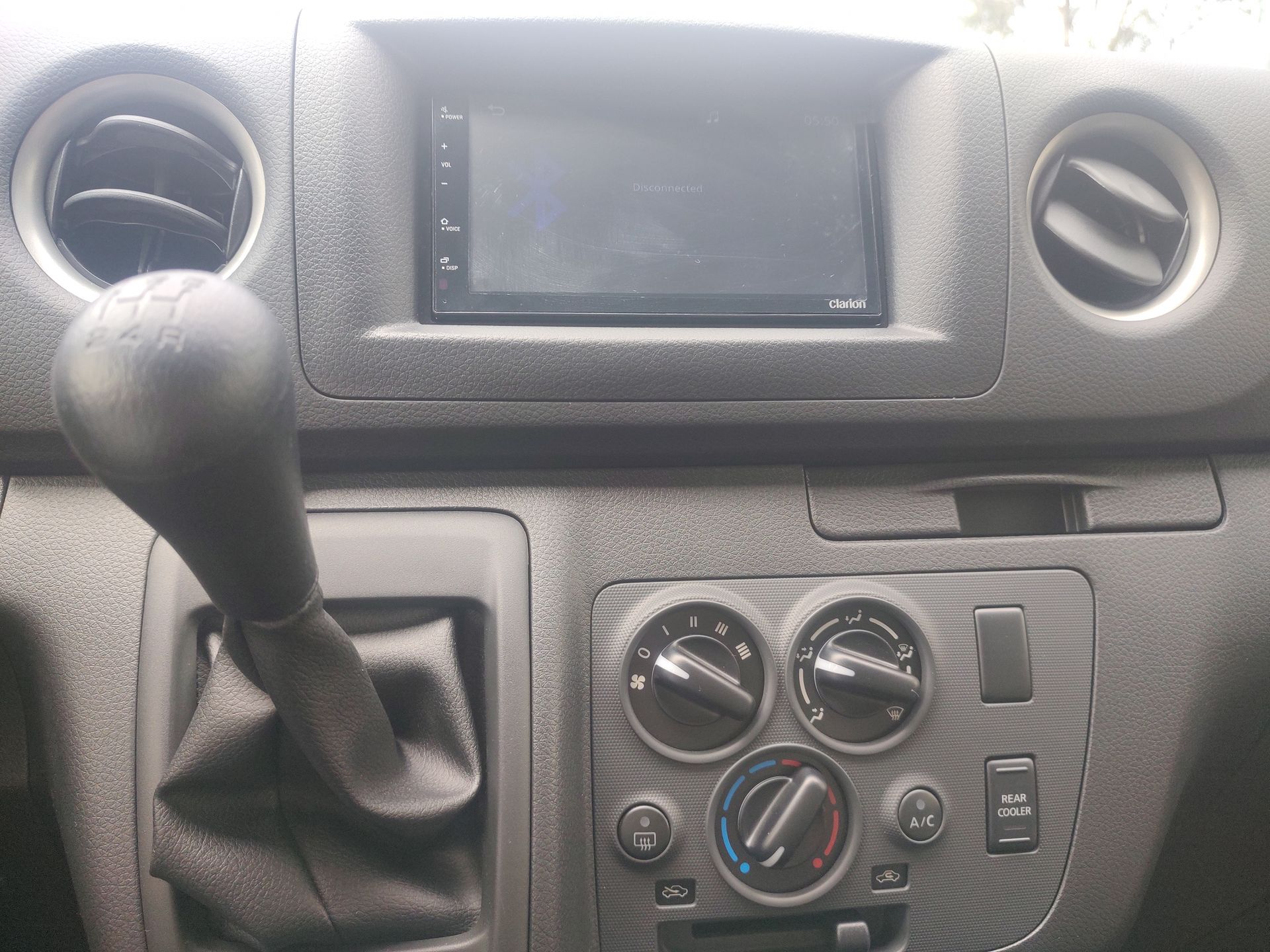 2026 Nissan Urvan 4p Amplia L4/2.5 Man Ventanas
