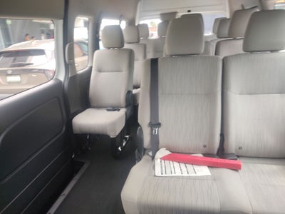 2026 Nissan Urvan 4p Amplia L4/2.5 Man Ventanas
