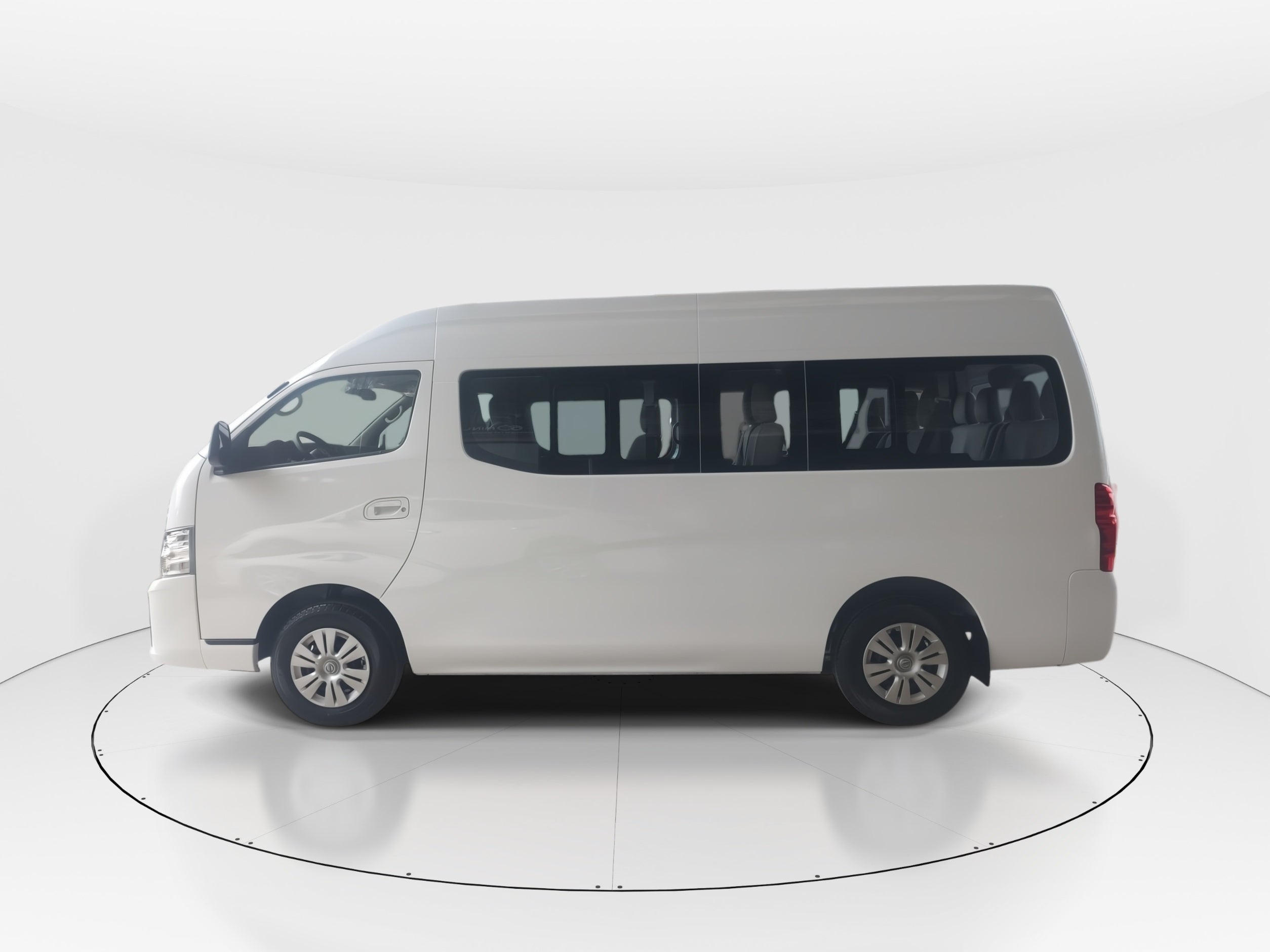 2026 Nissan Urvan 4p Amplia L4/2.5 Man Ventanas