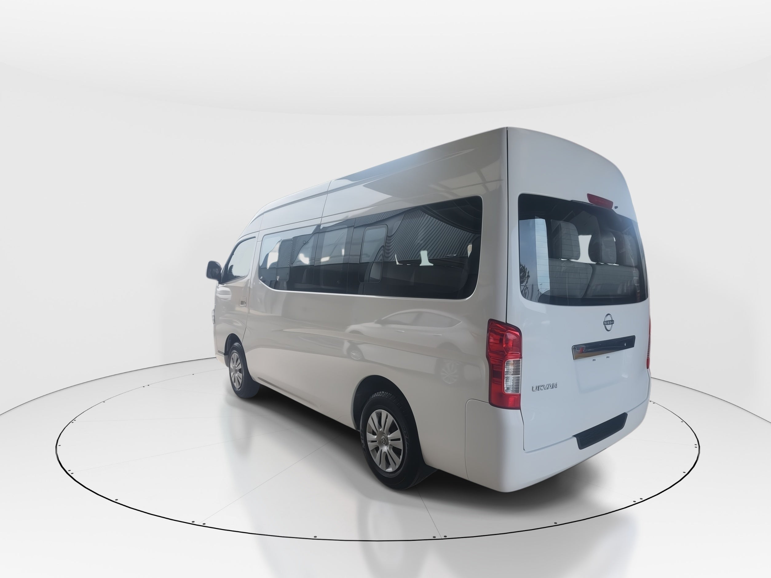 2026 Nissan Urvan 4p Amplia L4/2.5 Man Ventanas