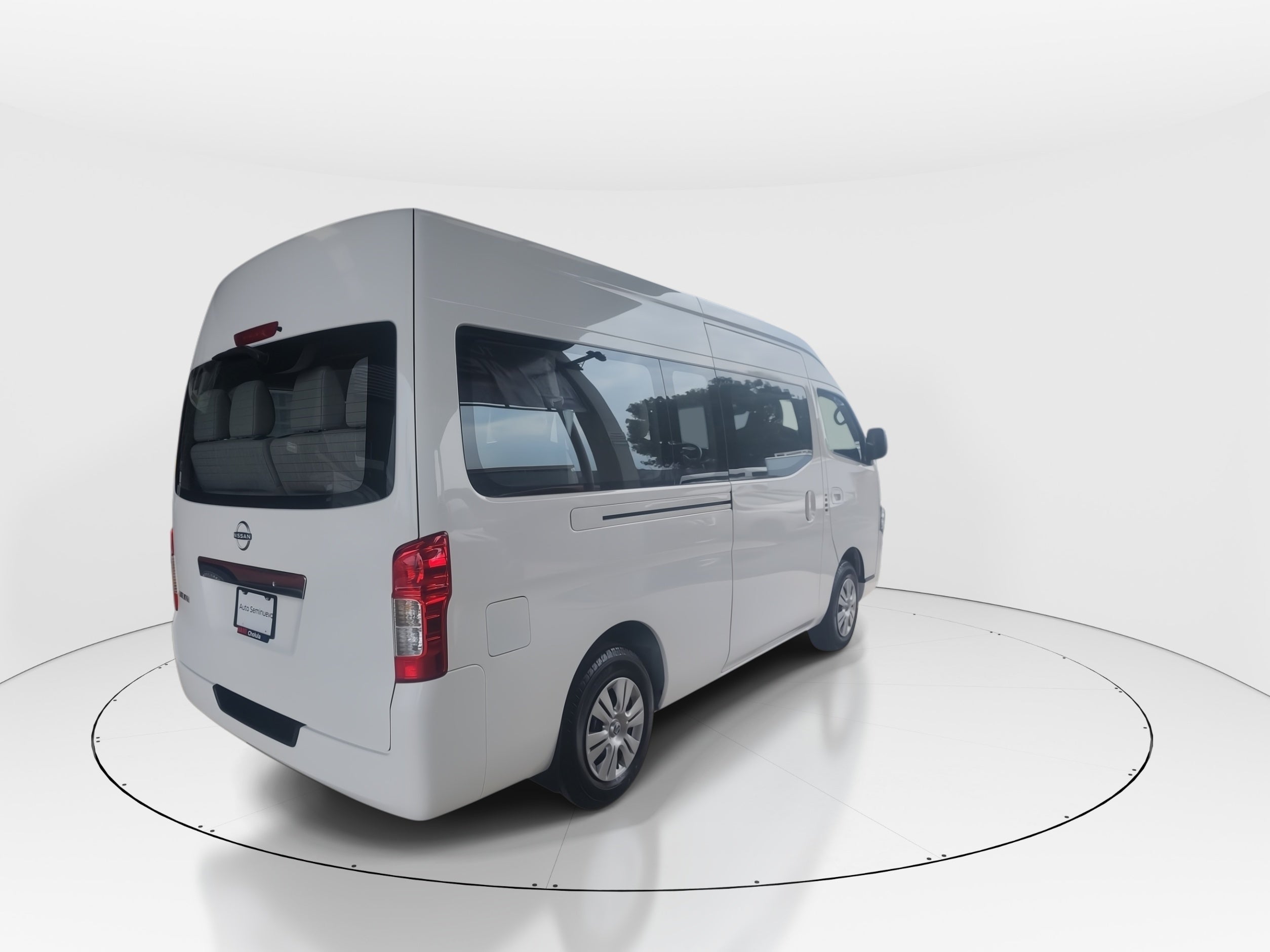 2026 Nissan Urvan 4p Amplia L4/2.5 Man Ventanas