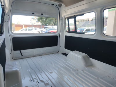 2026 Nissan Urvan 4p Amplia L4/2.5 Man