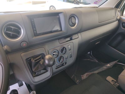 2026 Nissan Urvan 4p Amplia L4/2.5 Man