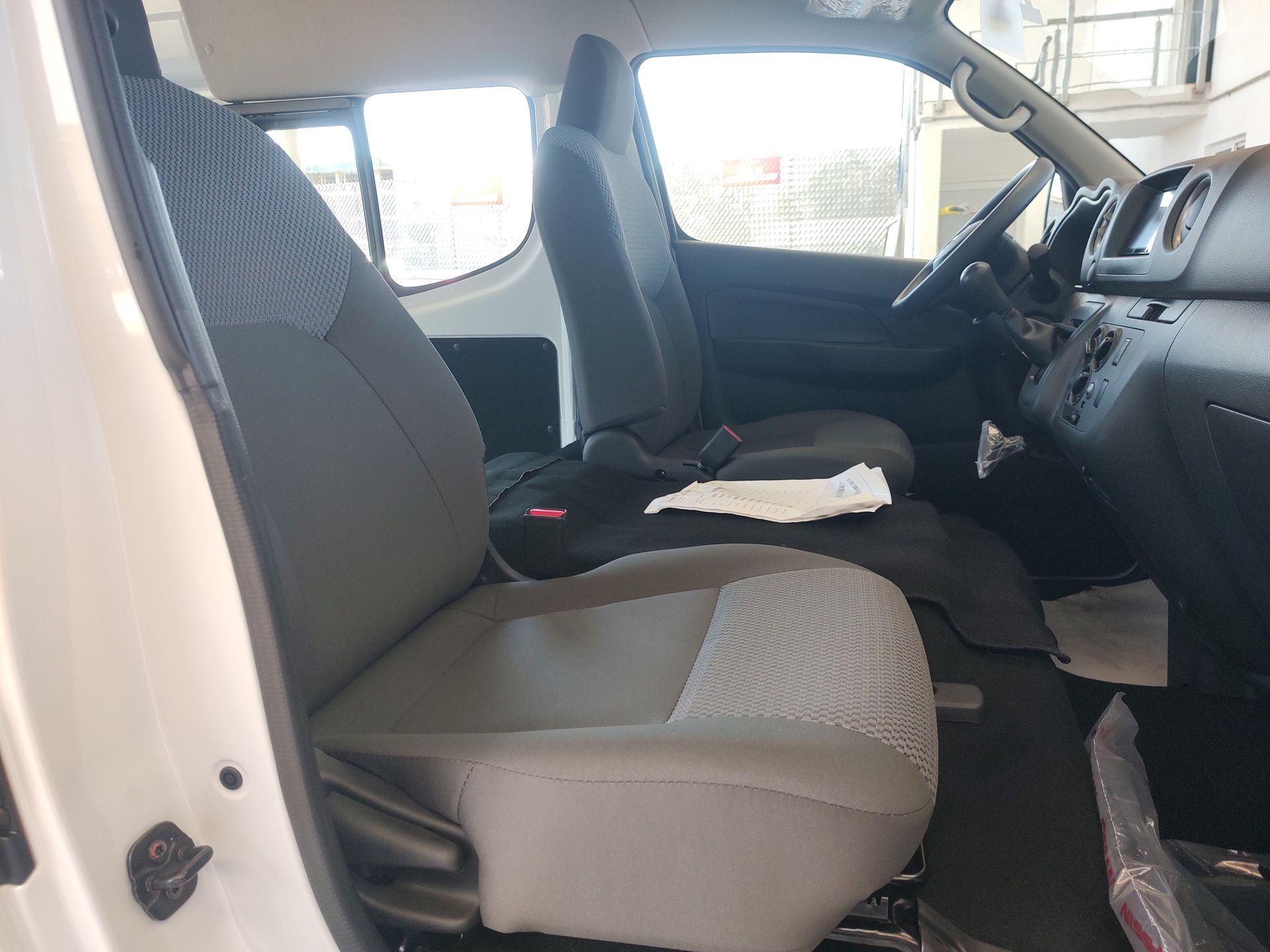 2026 Nissan Urvan 4p Amplia L4/2.5 Man
