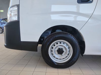 2026 Nissan Urvan 4p Amplia L4/2.5 Man