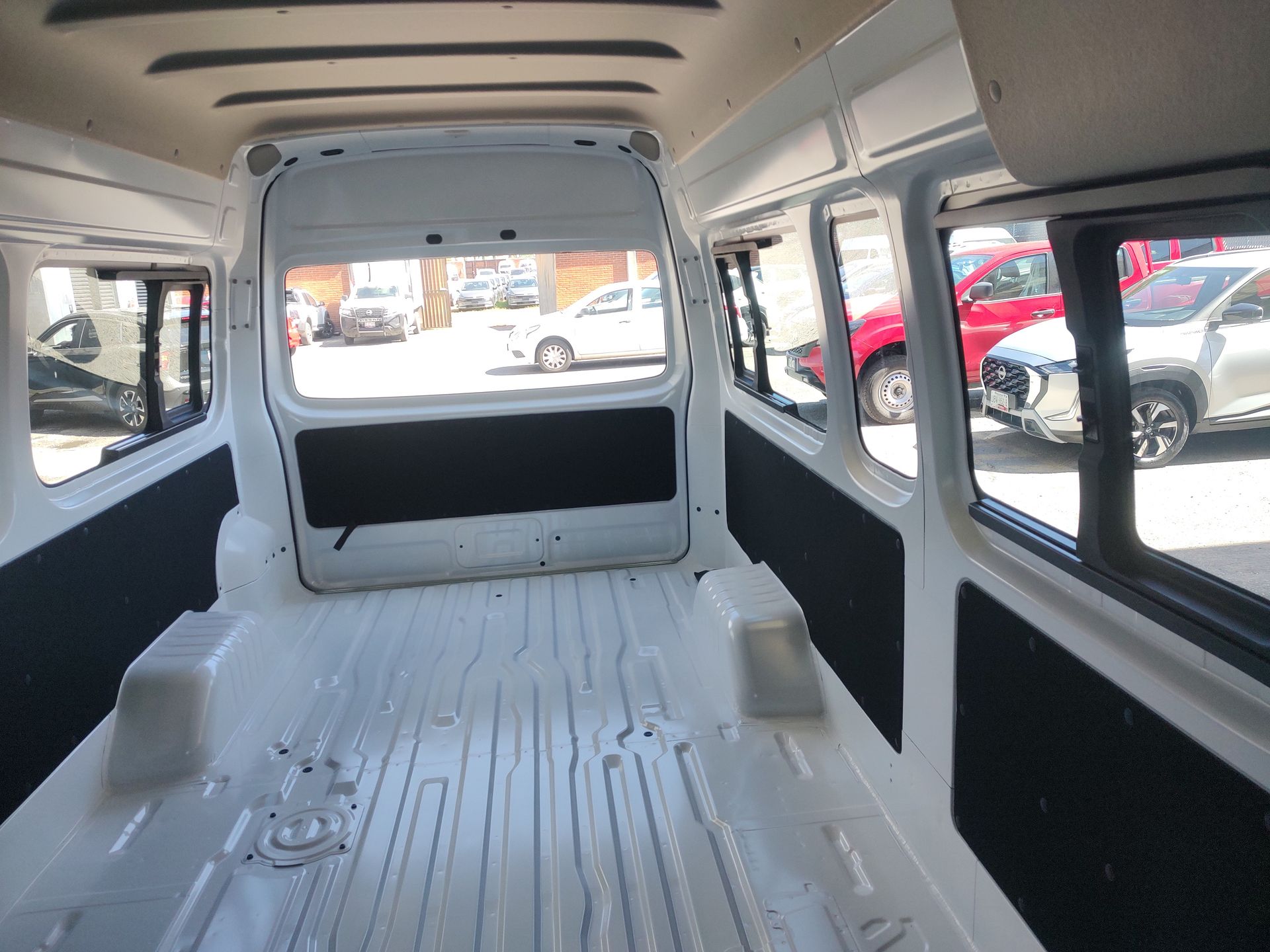 2026 Nissan Urvan 4p Amplia L4/2.5 Man