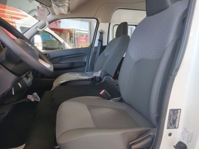 2026 Nissan Urvan 4p Amplia L4/2.5 Man