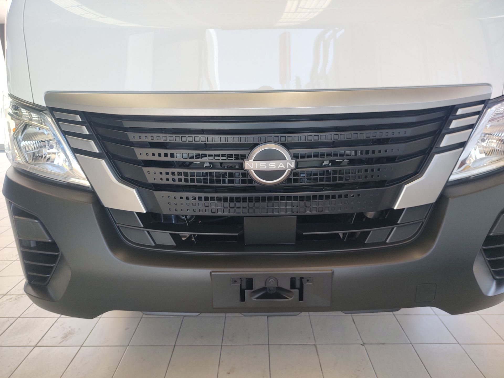 2026 Nissan Urvan 4p Amplia L4/2.5 Man
