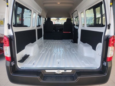 2026 Nissan Urvan 4p Amplia L4/2.5 Man