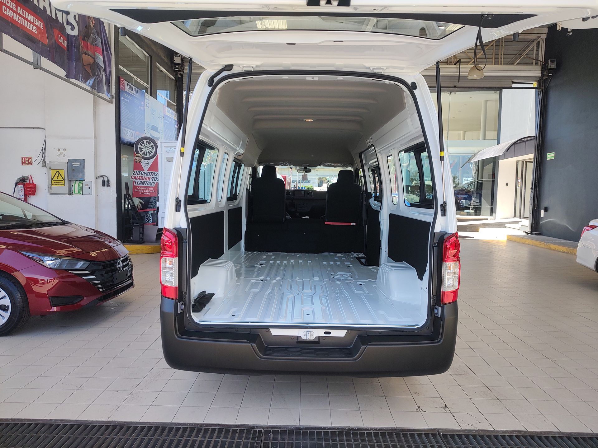 2026 Nissan Urvan 4p Amplia L4/2.5 Man