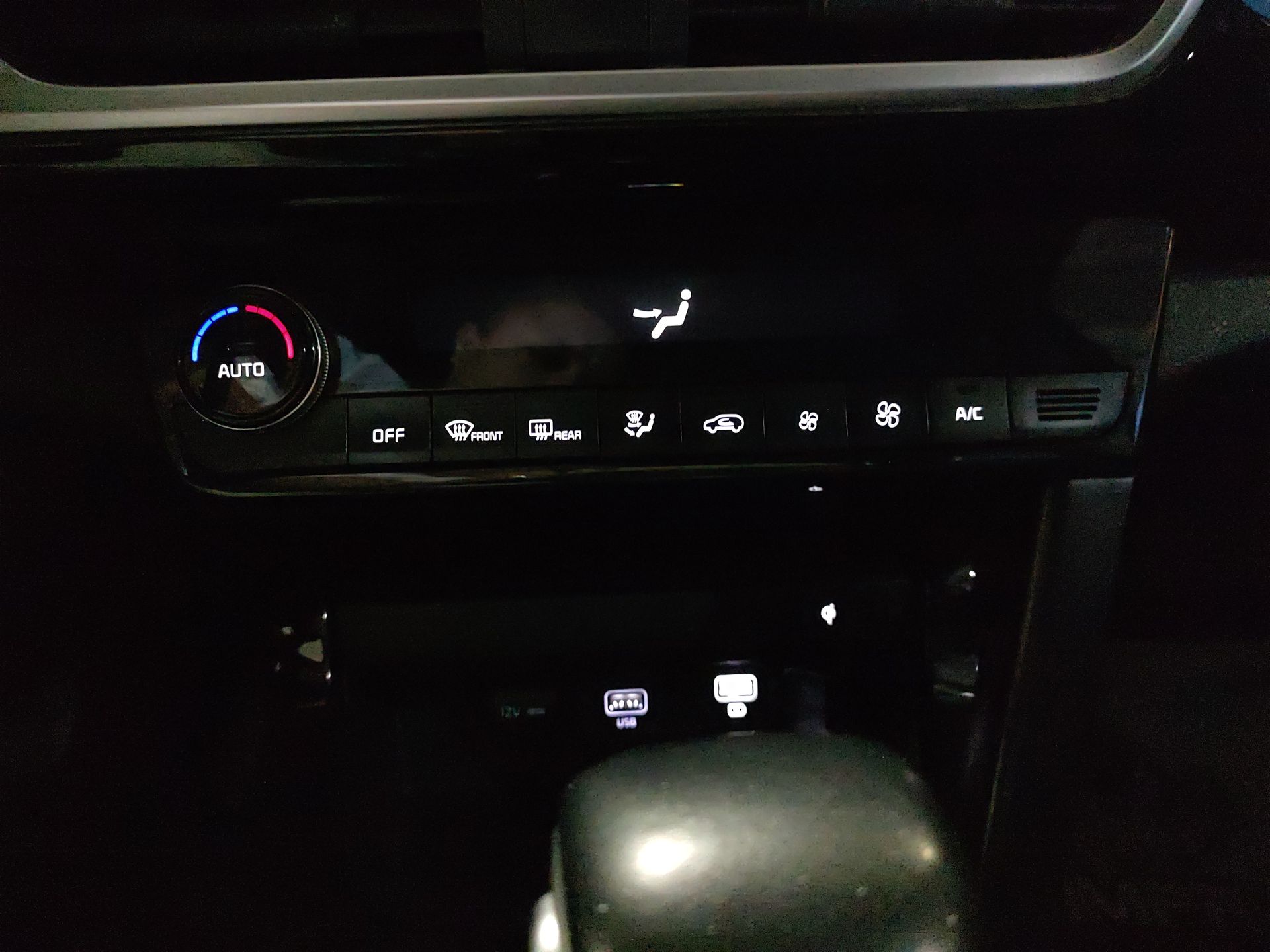 2022 Kia SELTOS 5p SX 1.6 L MPI L4 TA 6 Vel A/AC Piel 5 pas RA-17"