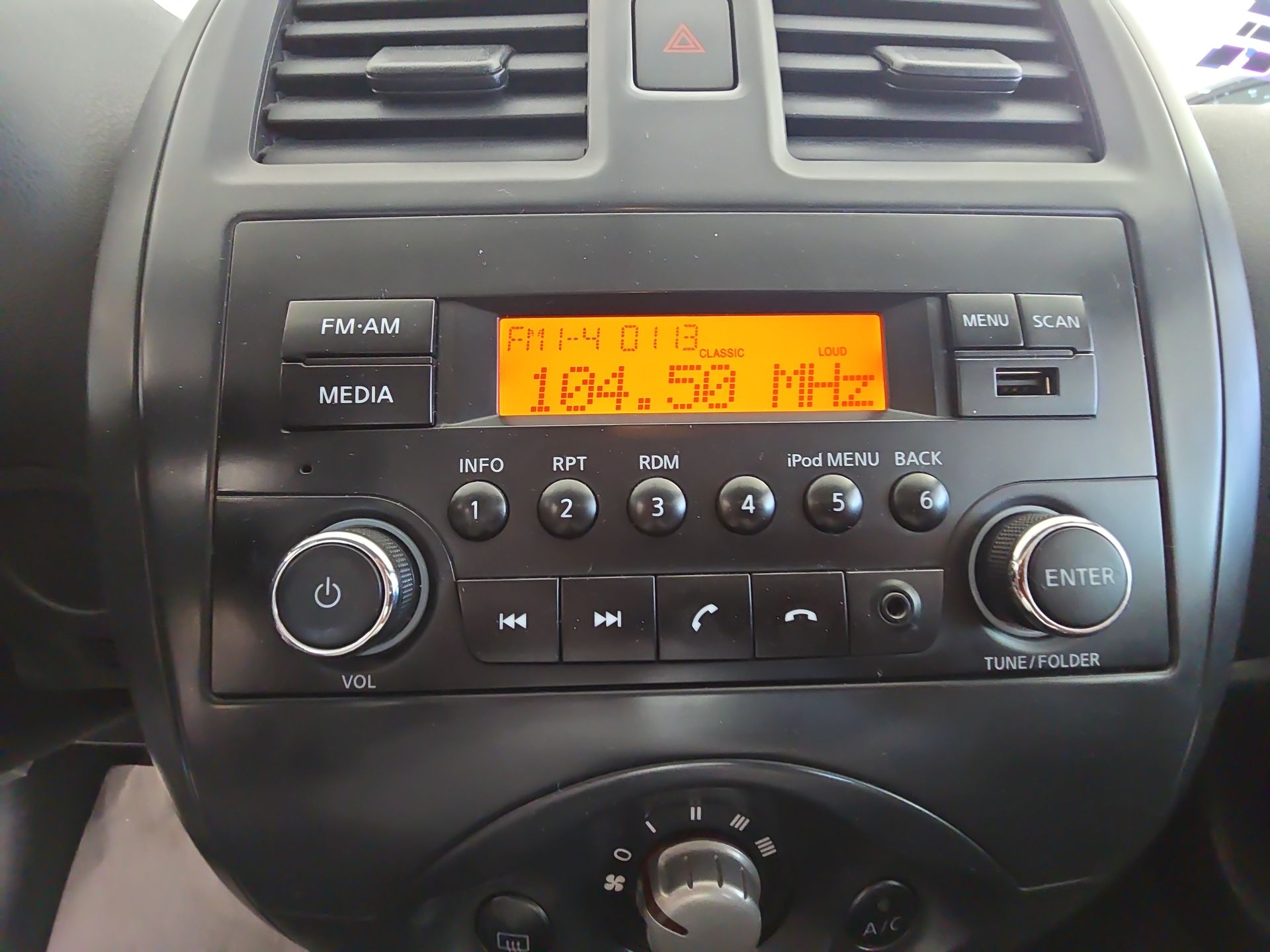 2024 Nissan V-Drive 4p L4/1.6 Man Audio