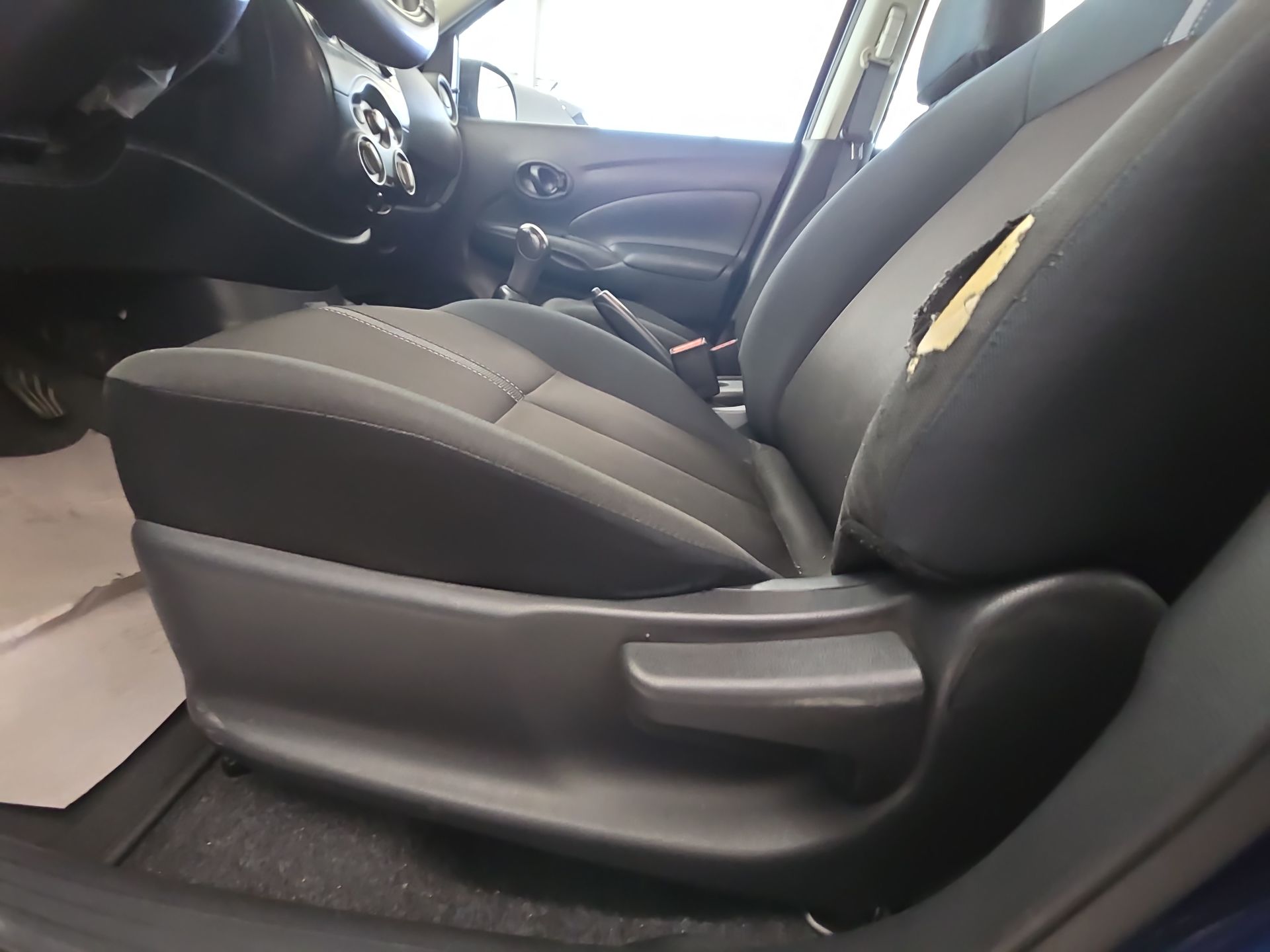 2024 Nissan V-Drive 4p L4/1.6 Man Audio