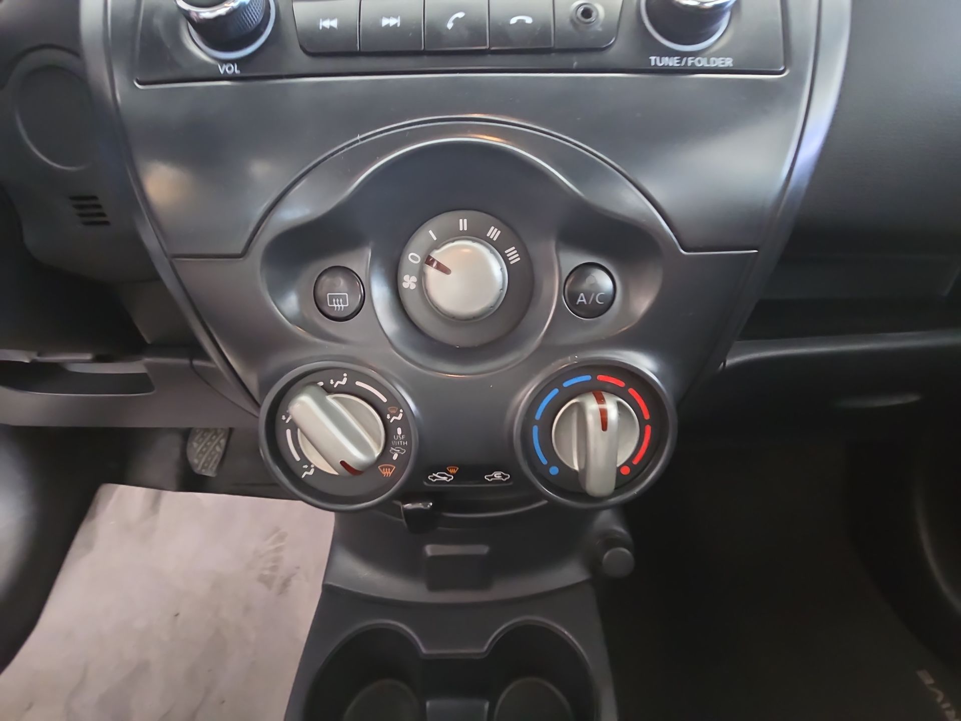 2024 Nissan V-Drive 4p L4/1.6 Man Audio