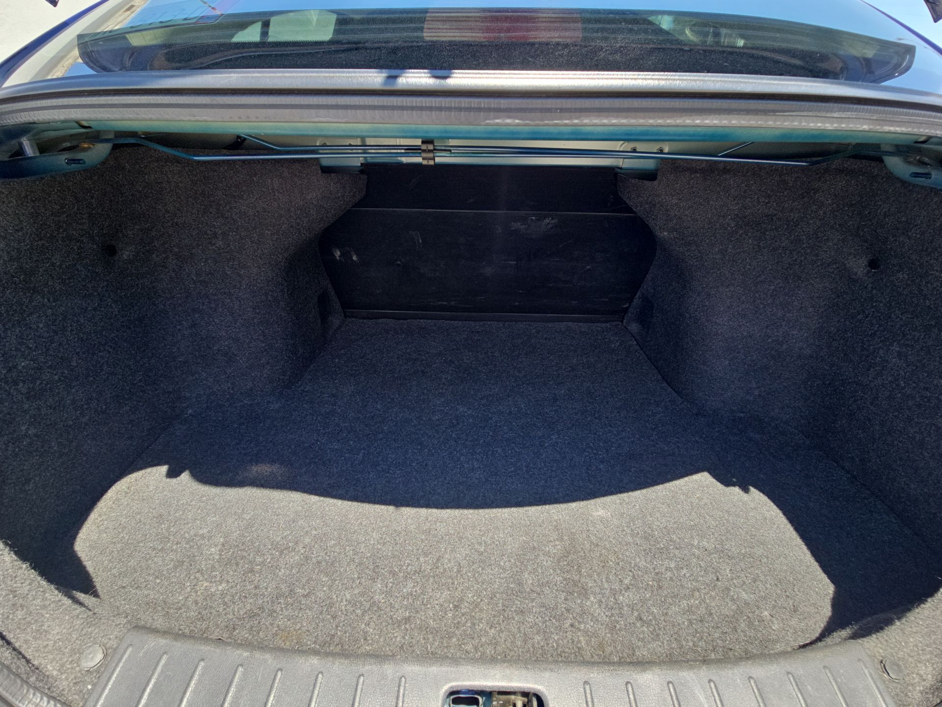 2024 Nissan V-Drive 4p L4/1.6 Man Audio