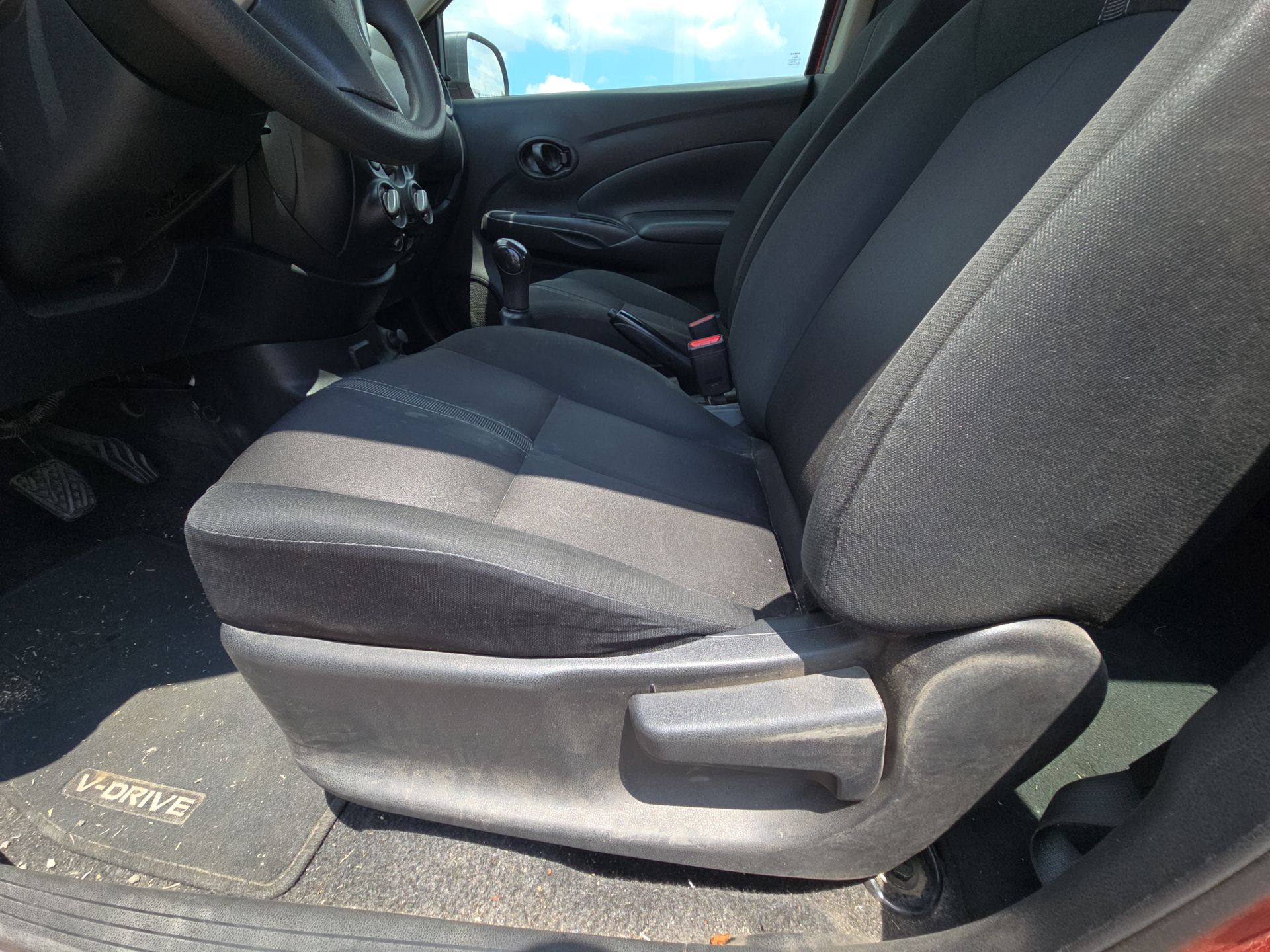 2023 Nissan V-Drive 4p L4/1.6 Man Audio