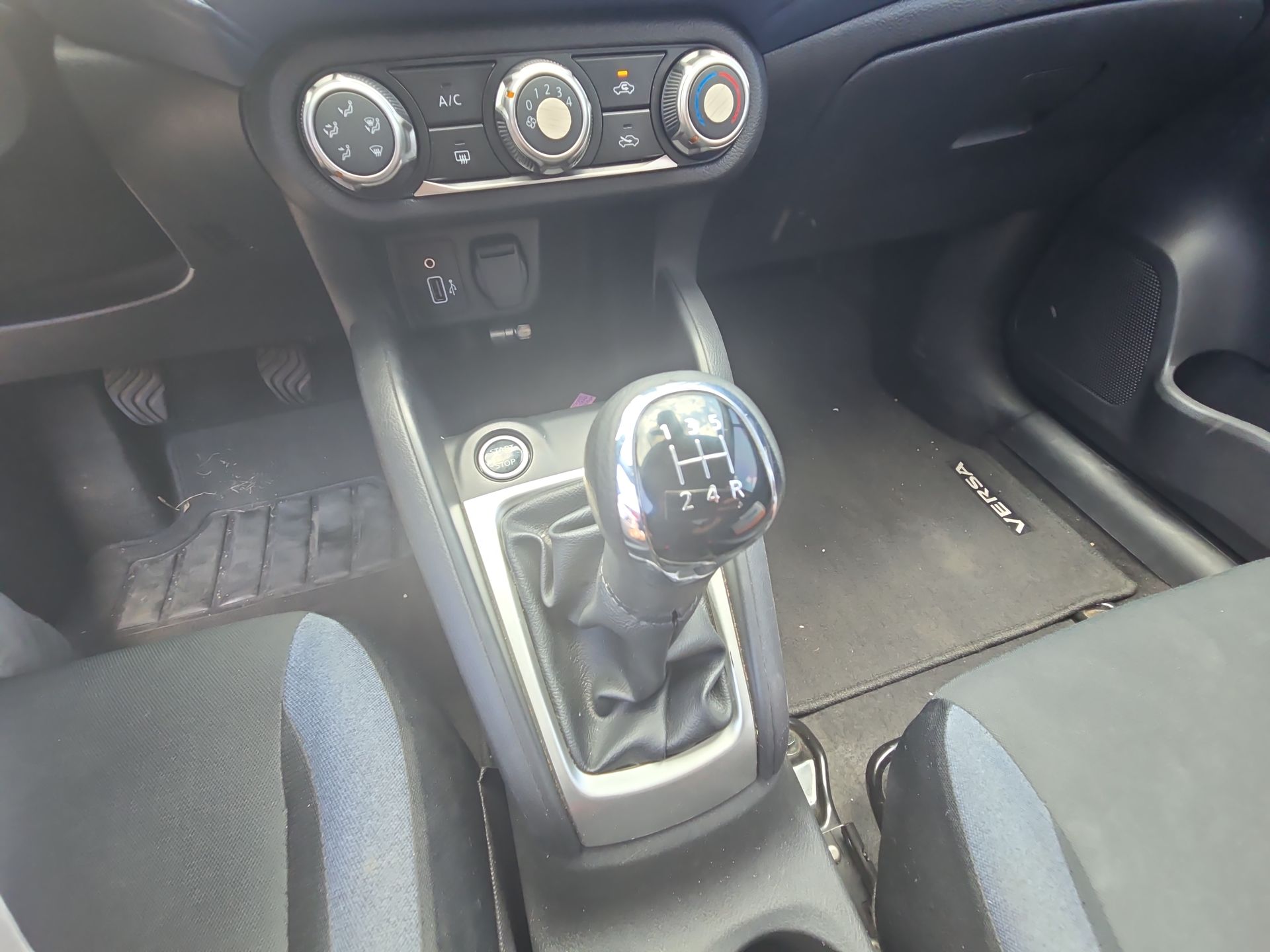 2024 Nissan Versa 4p Advance L4/1.6 Man