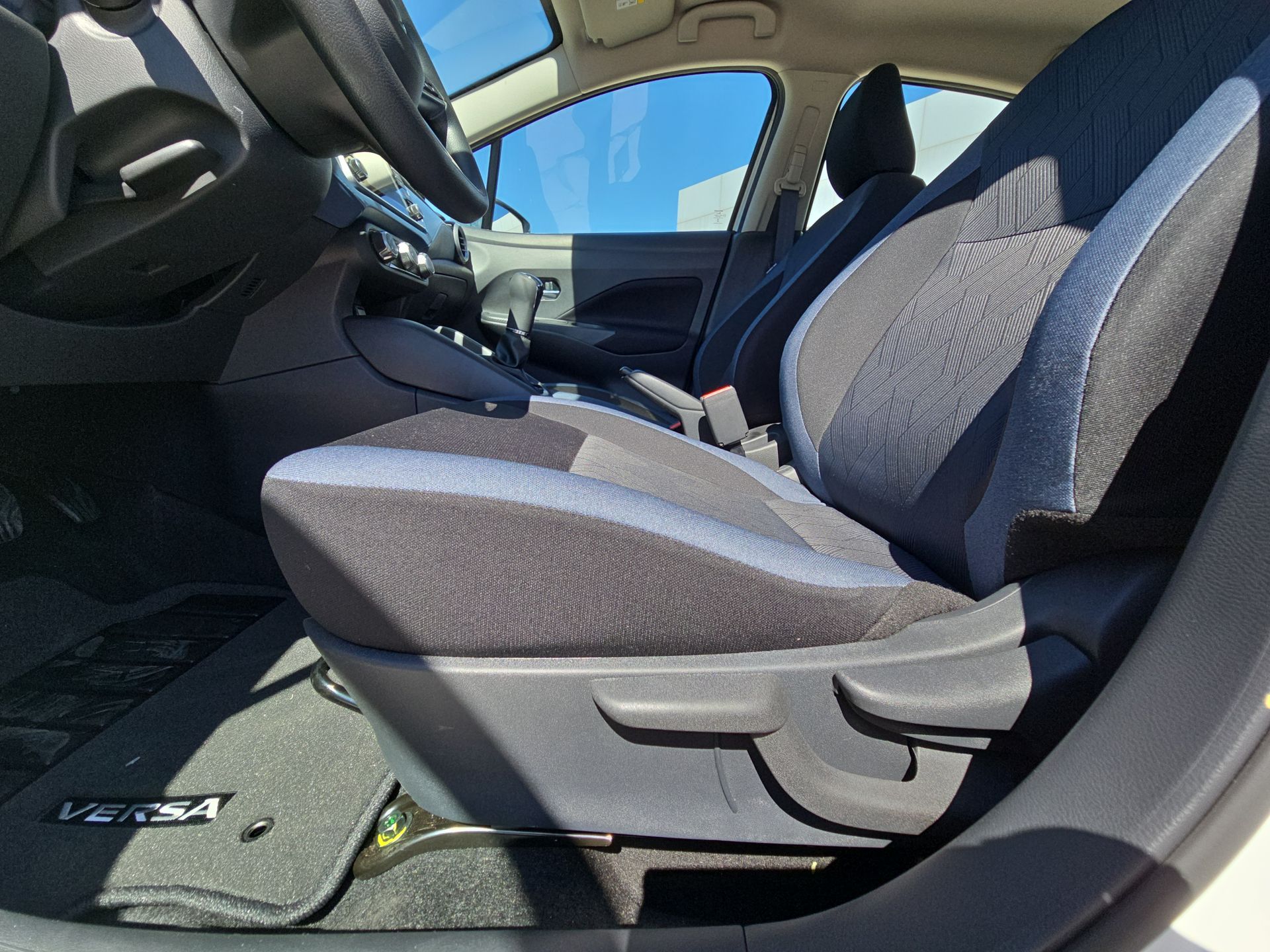 2025 Nissan Versa 4p Advance L4/1.6 Man