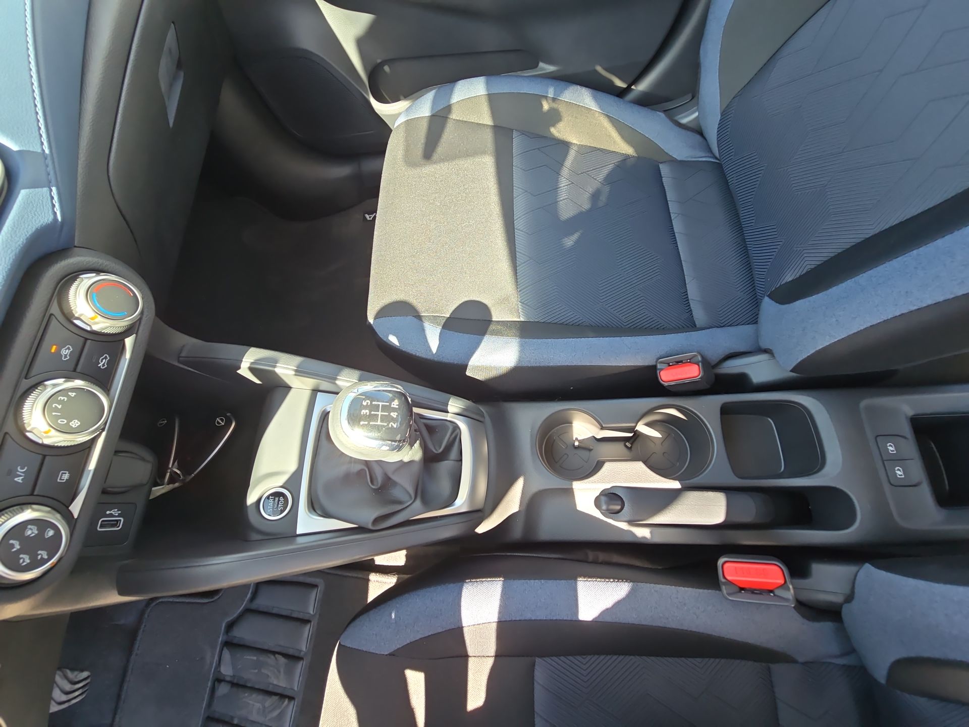 2025 Nissan Versa 4p Advance L4/1.6 Man