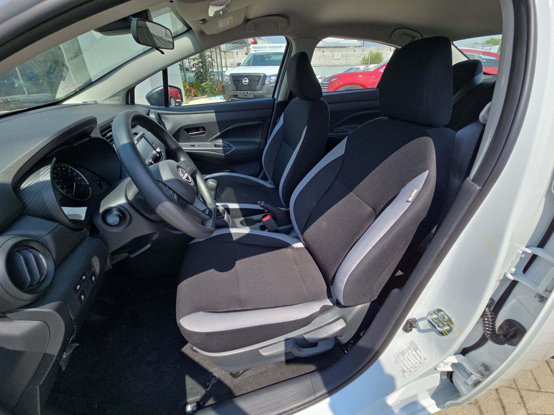 2025 Nissan Versa 4p Sense L4/1.6 Man