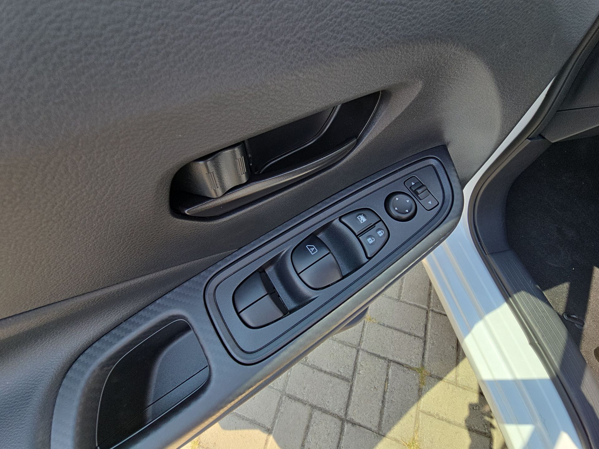 2025 Nissan Versa 4p Sense L4/1.6 Man